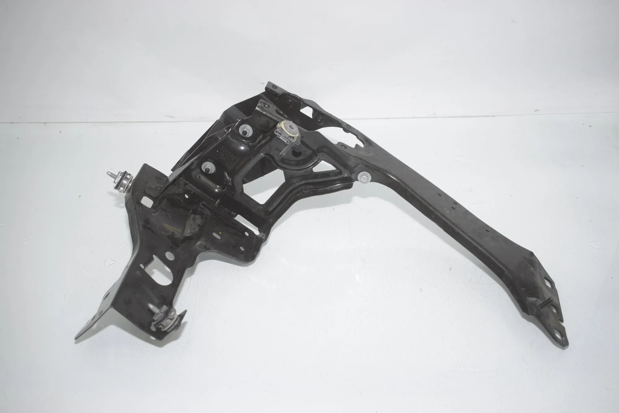 Left Headlight Bracket – OEM 7302531 · BMW 2 Active Tourer (F45) BMW 2 Active Tourer (F45) 216 i 2017