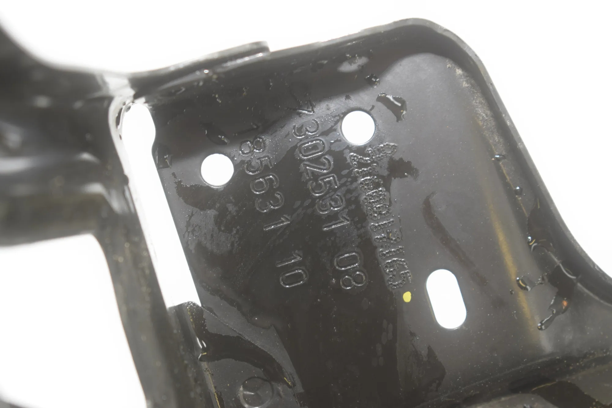 Left Headlight Bracket – OEM 7302531 · BMW 2 Active Tourer (F45) BMW 2 Active Tourer (F45) 216 i 2017 – 4
