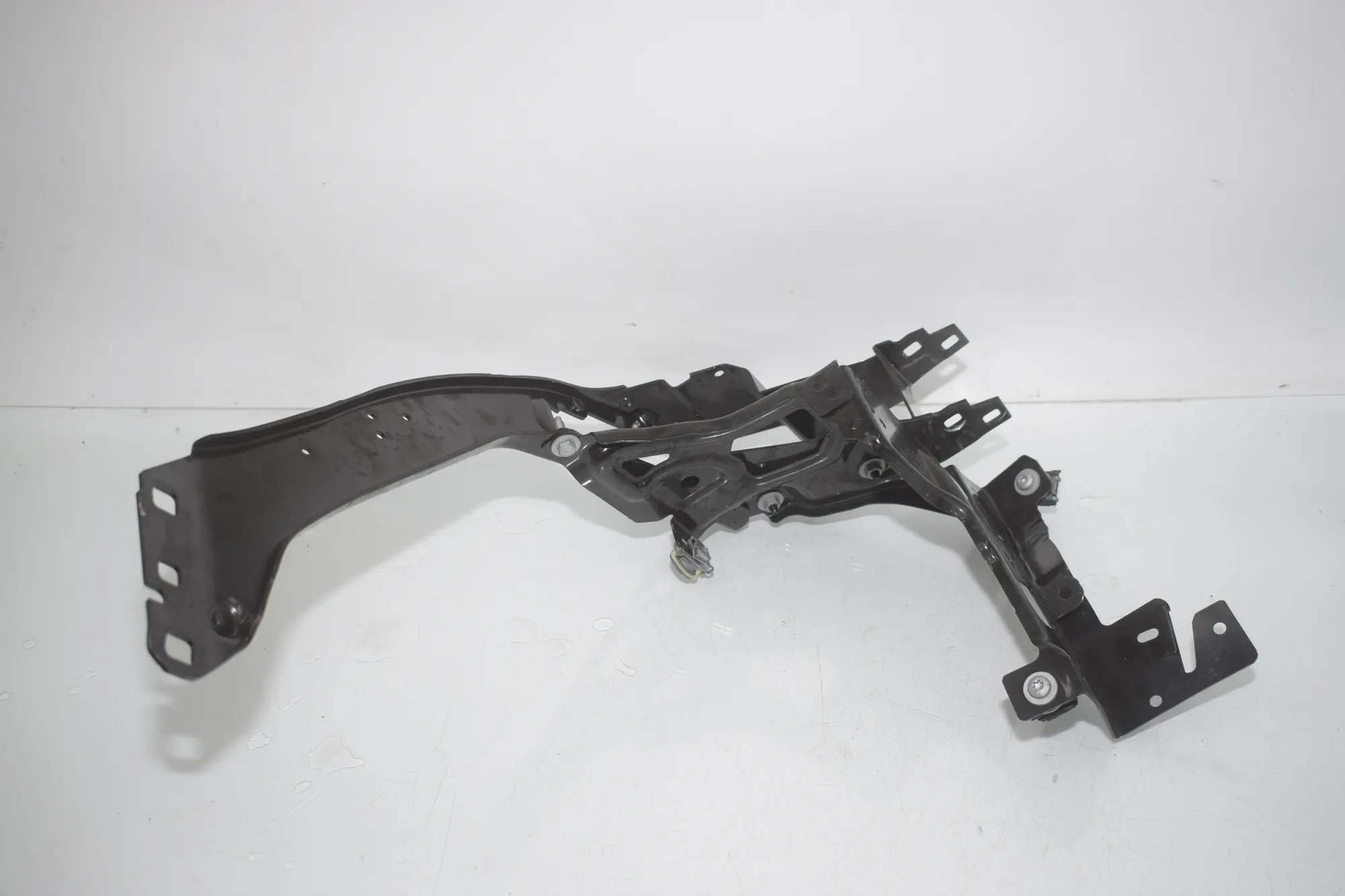 Left Headlight Bracket – OEM 7302531 · BMW 2 Active Tourer (F45) BMW 2 Active Tourer (F45) 216 i 2017 – 3