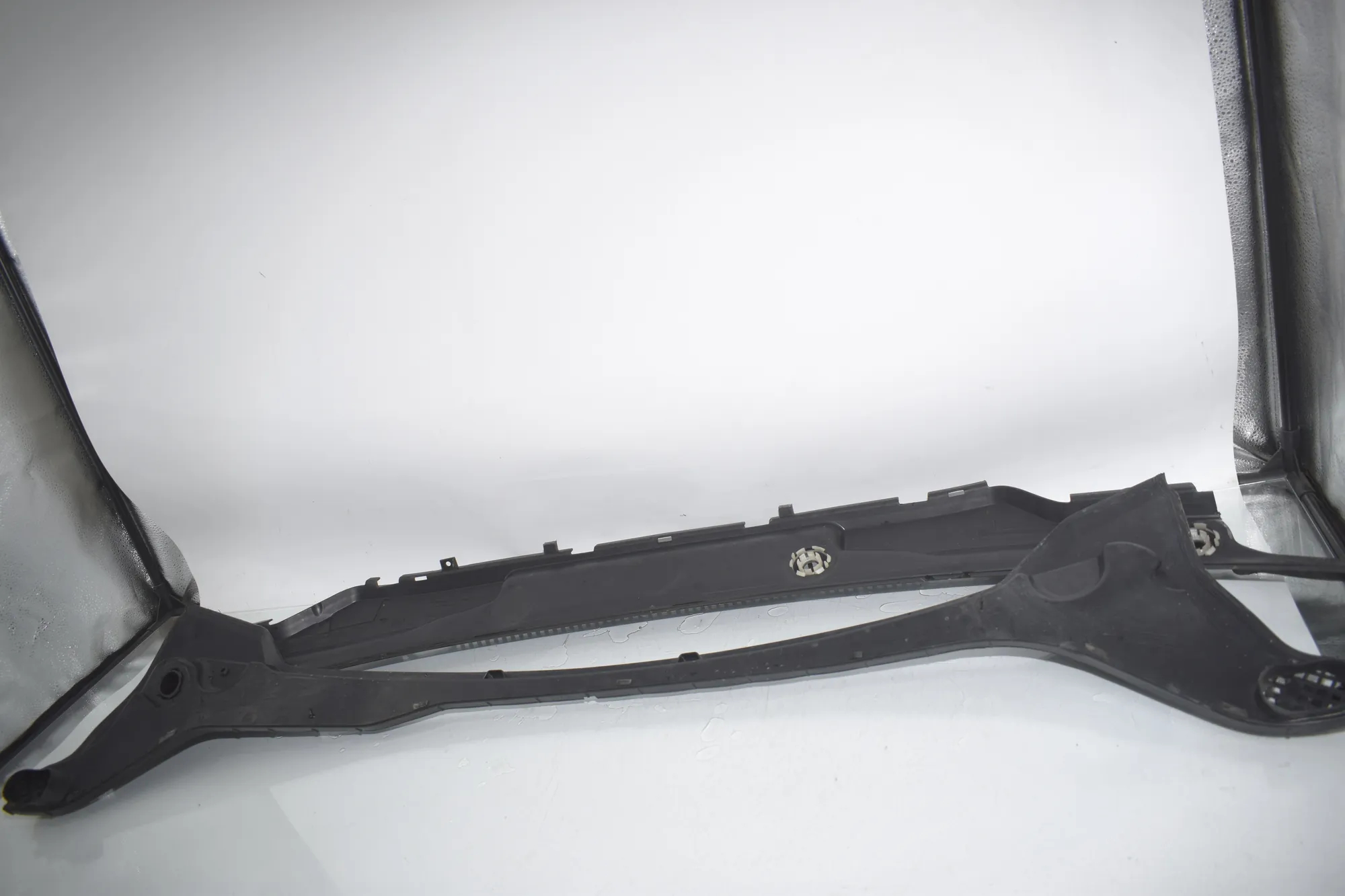 Front Wiper Cowl Trim – OEM 7305497 · BMW 2 Active Tourer (F45) BMW 2 Active Tourer (F45) 216 i 2017 – 3