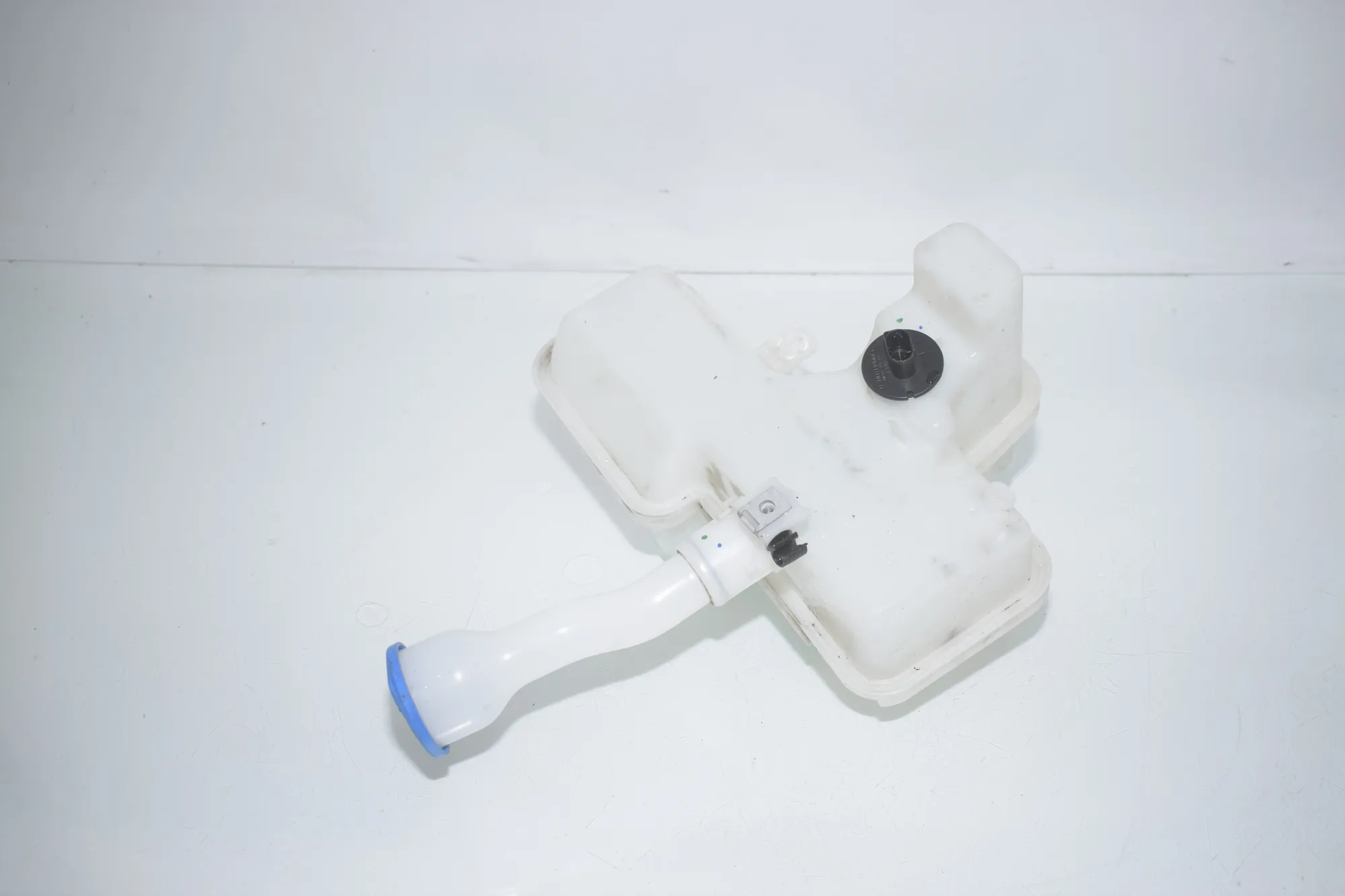 Window Washer Tank – OEM 7381592 · BMW i3 (I01) BMW i3 (I01) Electric 2020 – 4