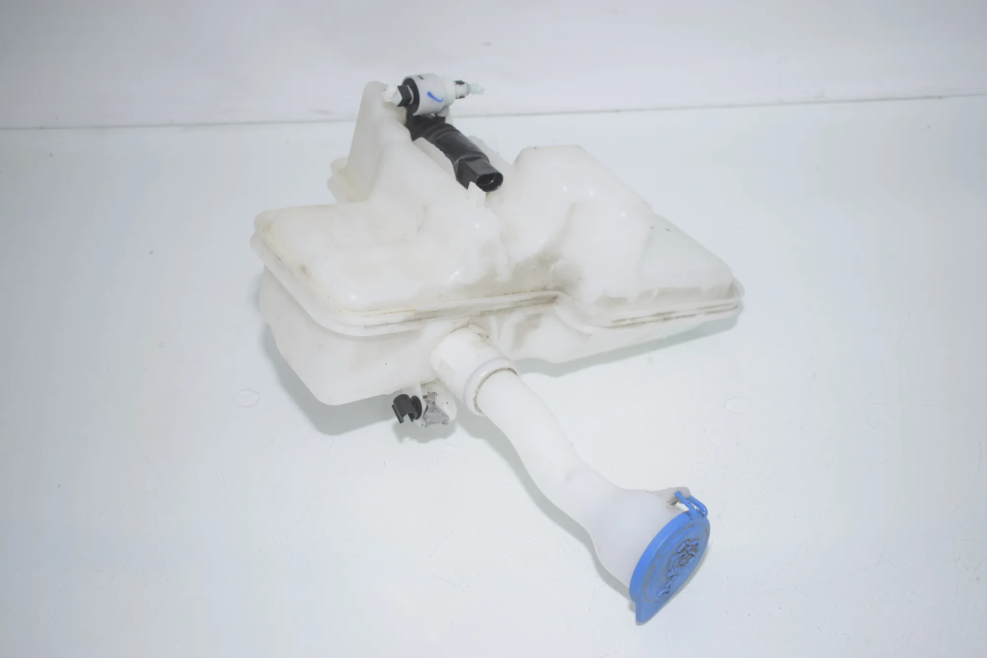 Window Washer Tank – OEM 7381592 · BMW i3 (I01) BMW i3 (I01) Electric 2020 – 2