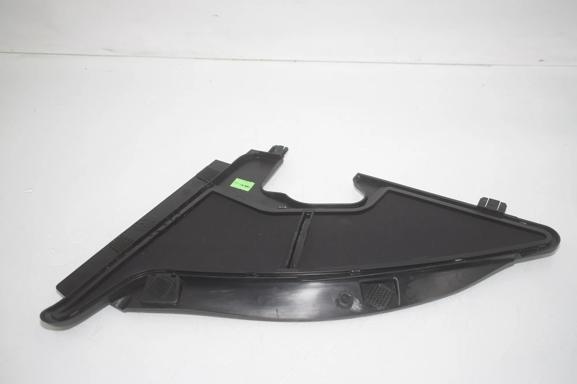 Front Wiper Cowl Trim – OEM 7333880 · BMW i3 (I01) BMW i3 (I01) Electric 2020 – 3