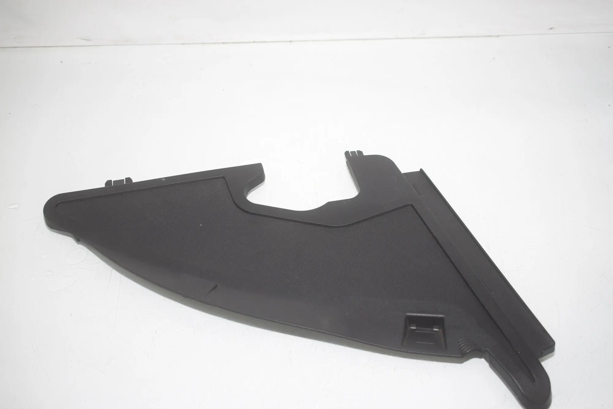 Front Wiper Cowl Trim – OEM 7333880 · BMW i3 (I01) BMW i3 (I01) Electric 2020