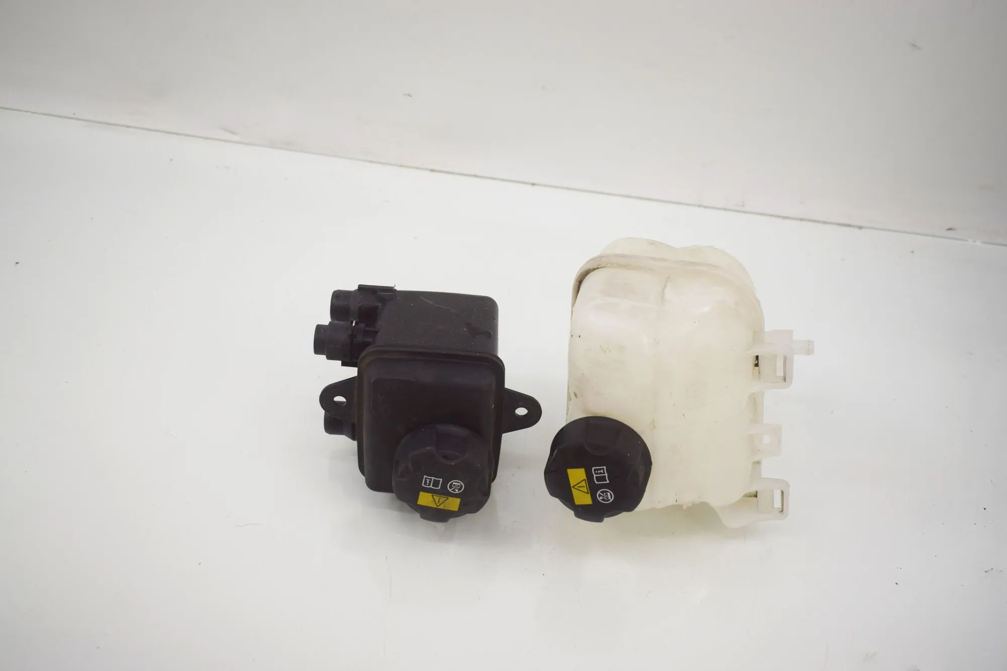 Expansion Tank – OEM 9327150 · BMW i3 (I01) BMW i3 (I01) Electric 2020 – 3