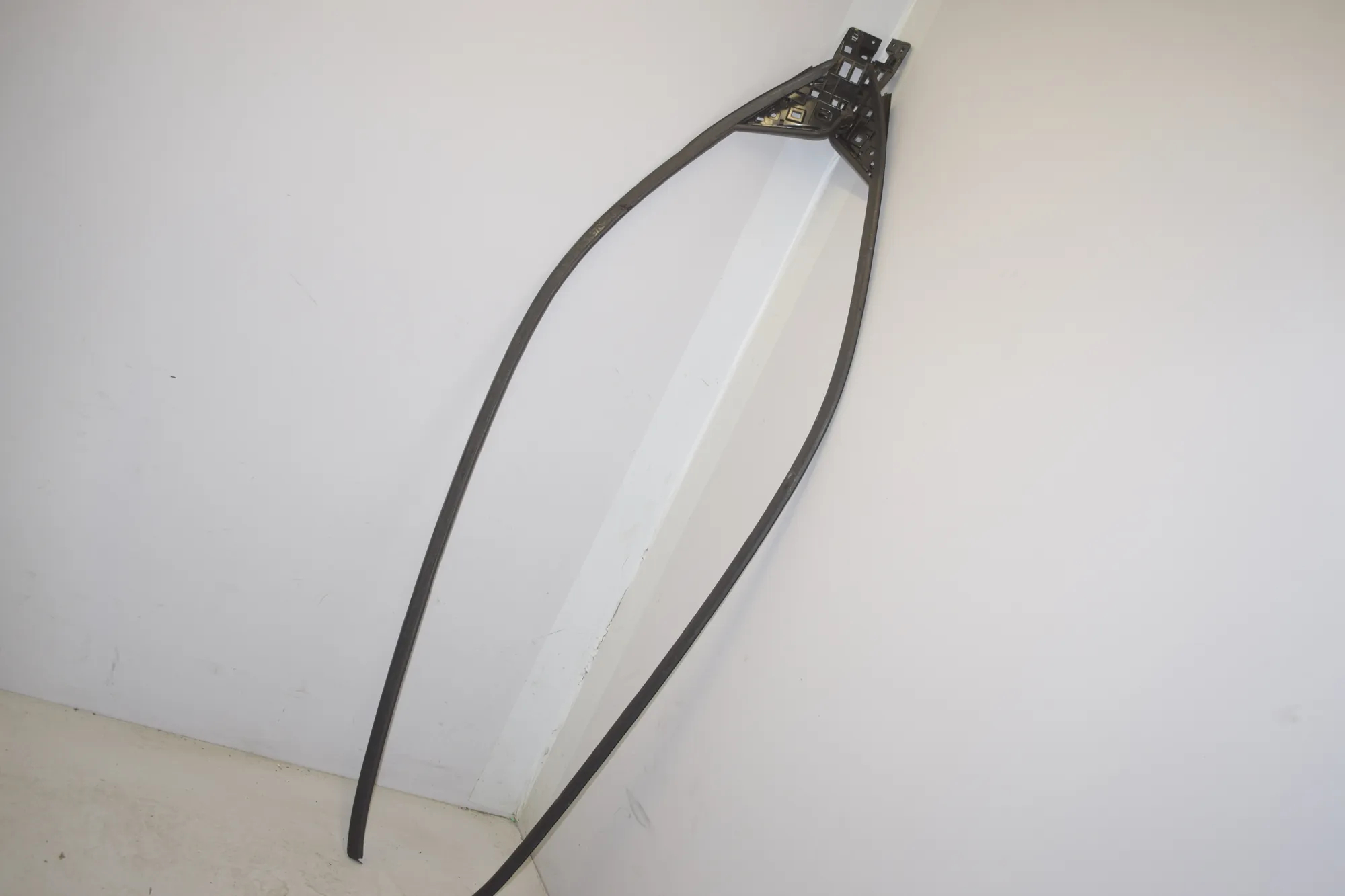Left Side Roof Strip Trim – OEM 7453552 · BMW i3 (I01) BMW i3 (I01) Electric 2020 – 2