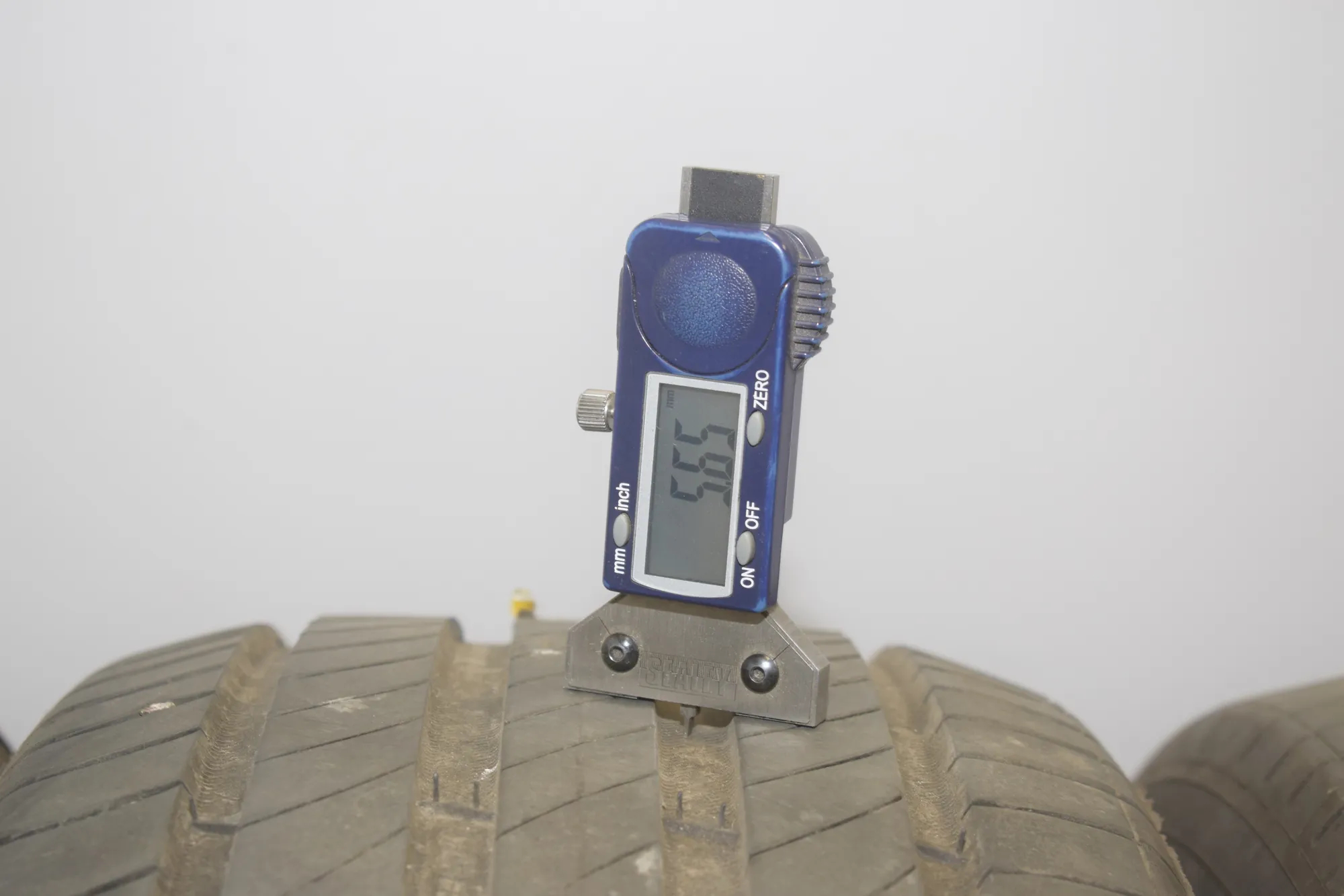 Tyre Kit · BMW 2 Gran Tourer (F46) BMW 2 Gran Tourer (F46) 220 d xDrive 2018 – 11