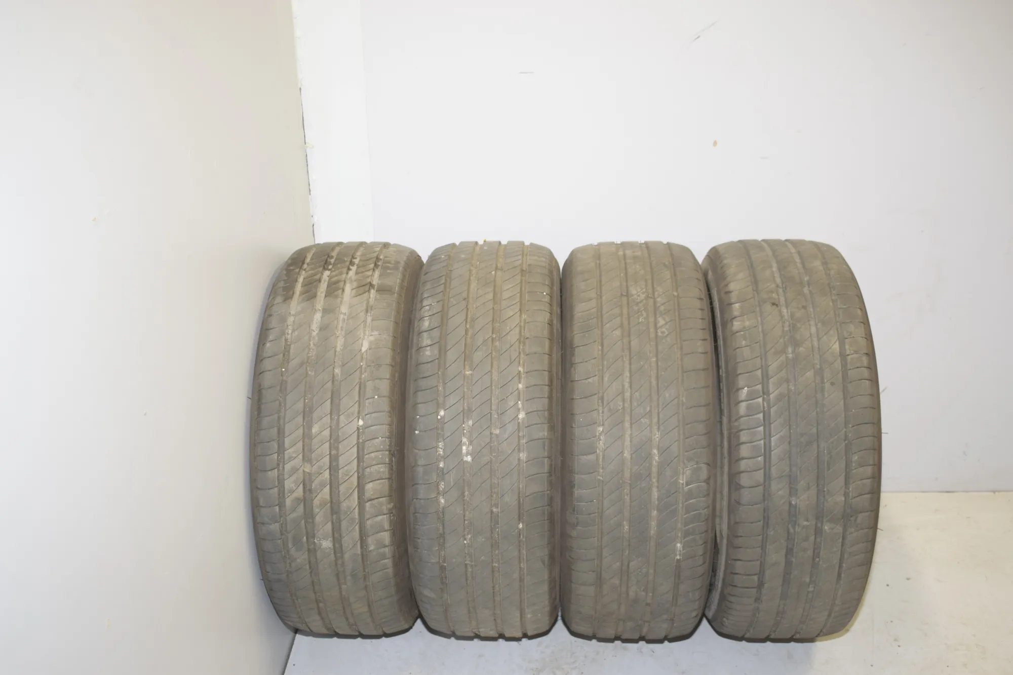 Tyre Kit · BMW 2 Gran Tourer (F46) BMW 2 Gran Tourer (F46) 220 d xDrive 2018 – 9