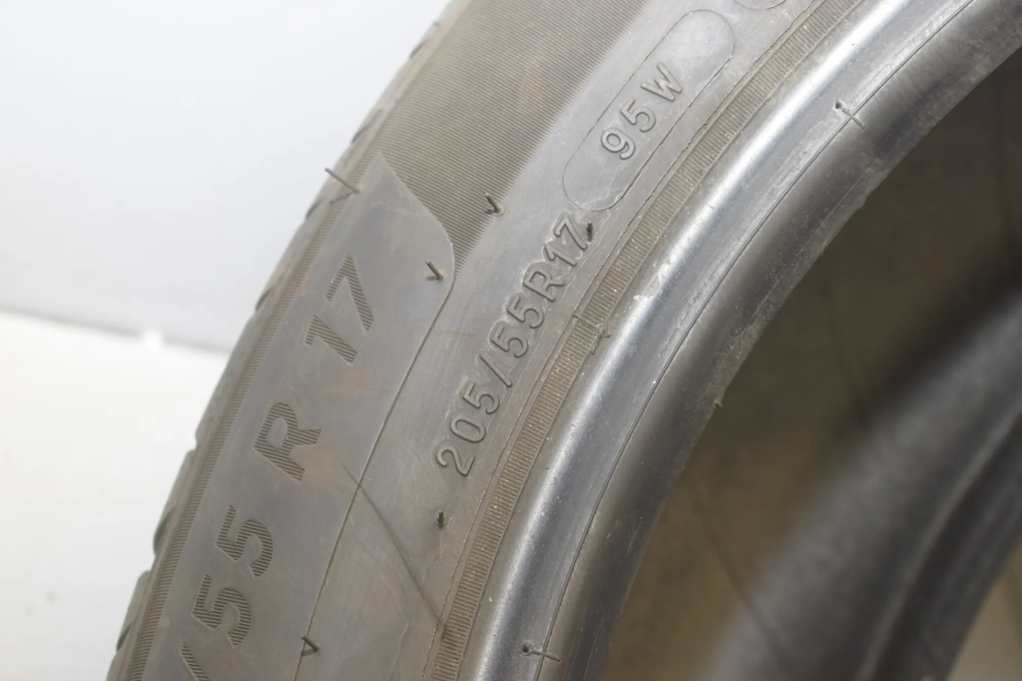 Tyre Kit · BMW 2 Gran Tourer (F46) BMW 2 Gran Tourer (F46) 220 d xDrive 2018 – 6