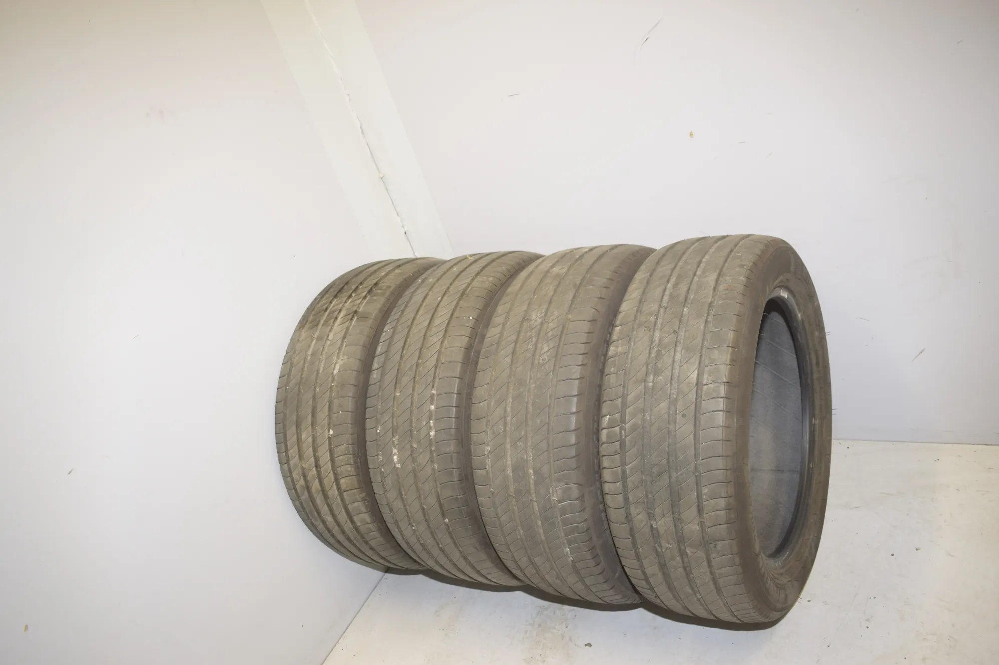 Tyre Kit · BMW 2 Gran Tourer (F46) BMW 2 Gran Tourer (F46) 220 d xDrive 2018 – 10