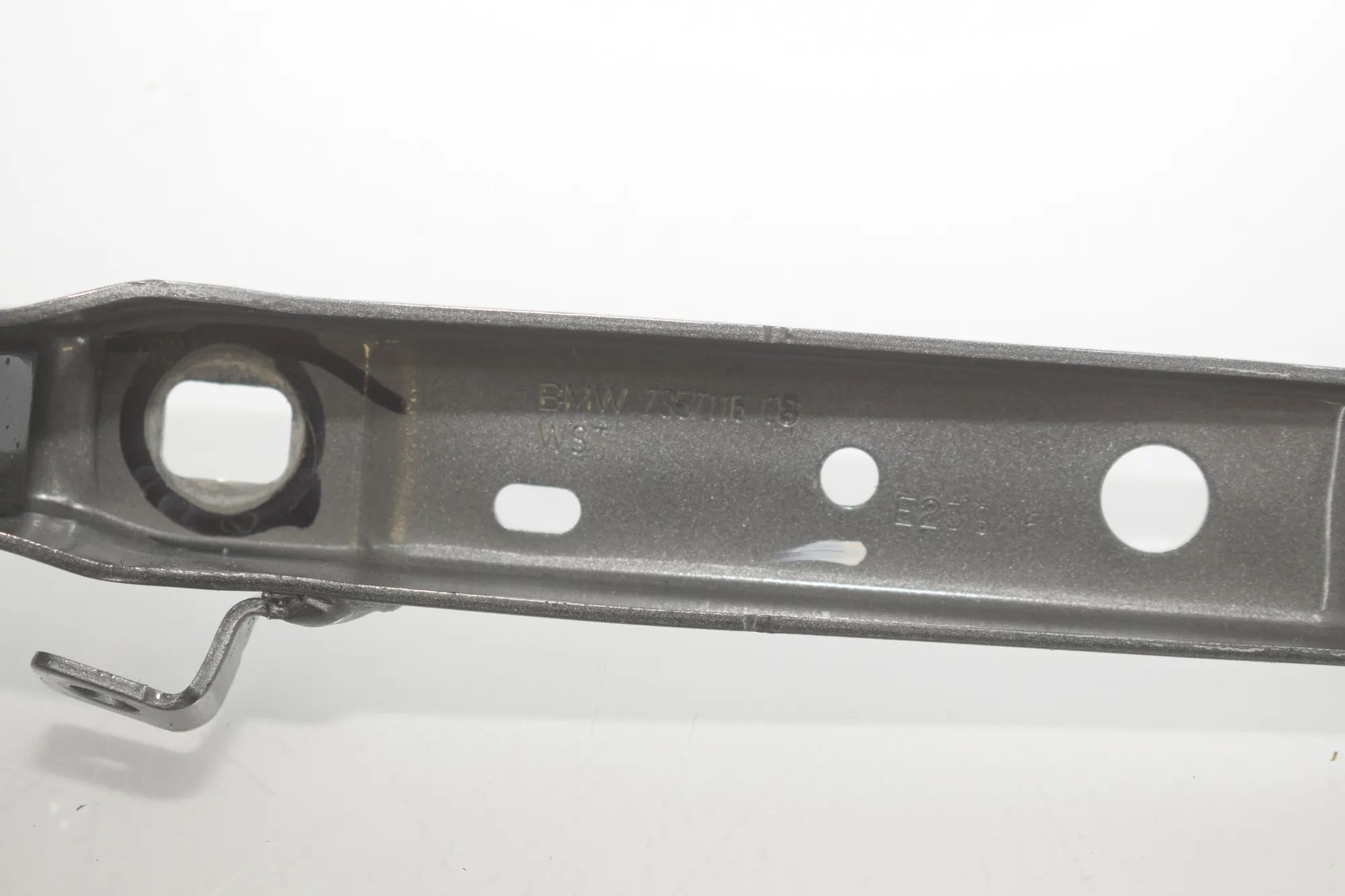 Right Side Bootlid Hinge – OEM 7357116 · BMW 7 (G11, G12) 750 d, Ld xDrive 2016 – 4