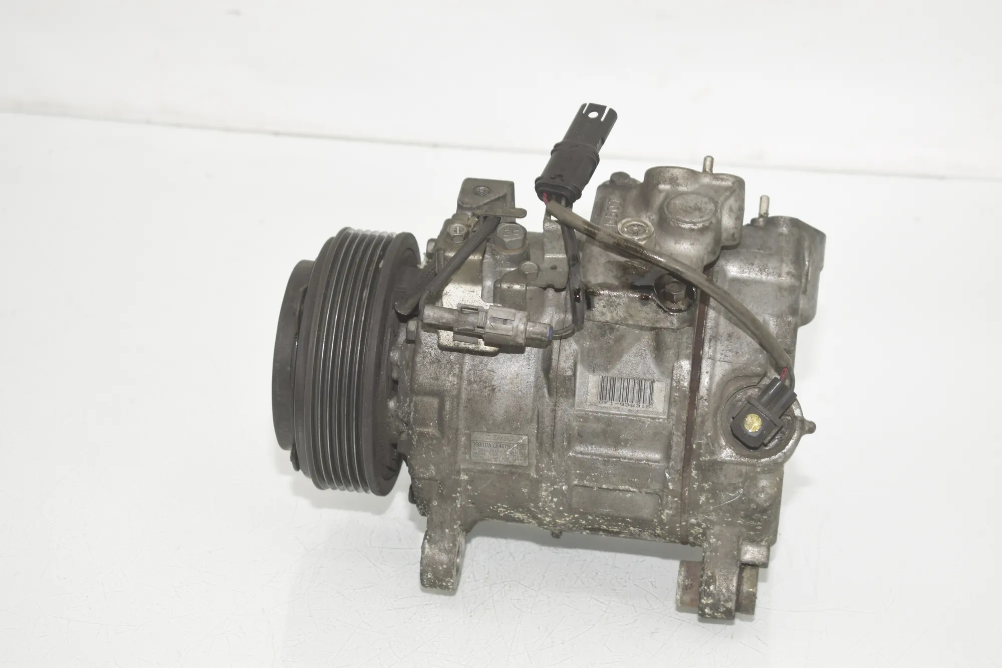 Air Condition A/C Pump – OEM 9216466 · BMW 7 (F01, F02) BMW 7 (F01, F02) 730 d xDrive 2012