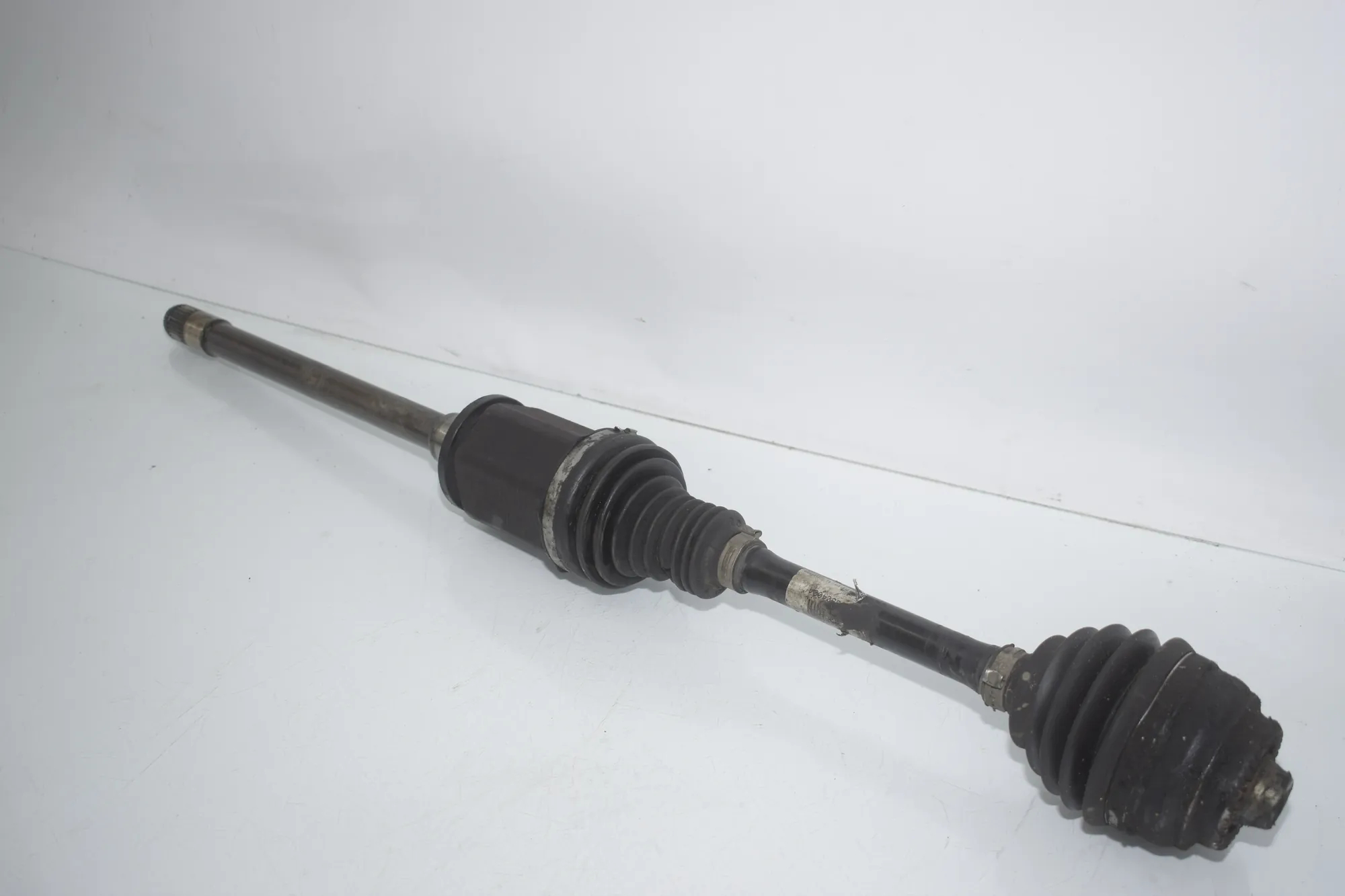 Front Right Driveshaft – OEM 7618678 · BMW 7 (F01, F02) BMW 7 (F01, F02) 730 d xDrive 2012 – 4