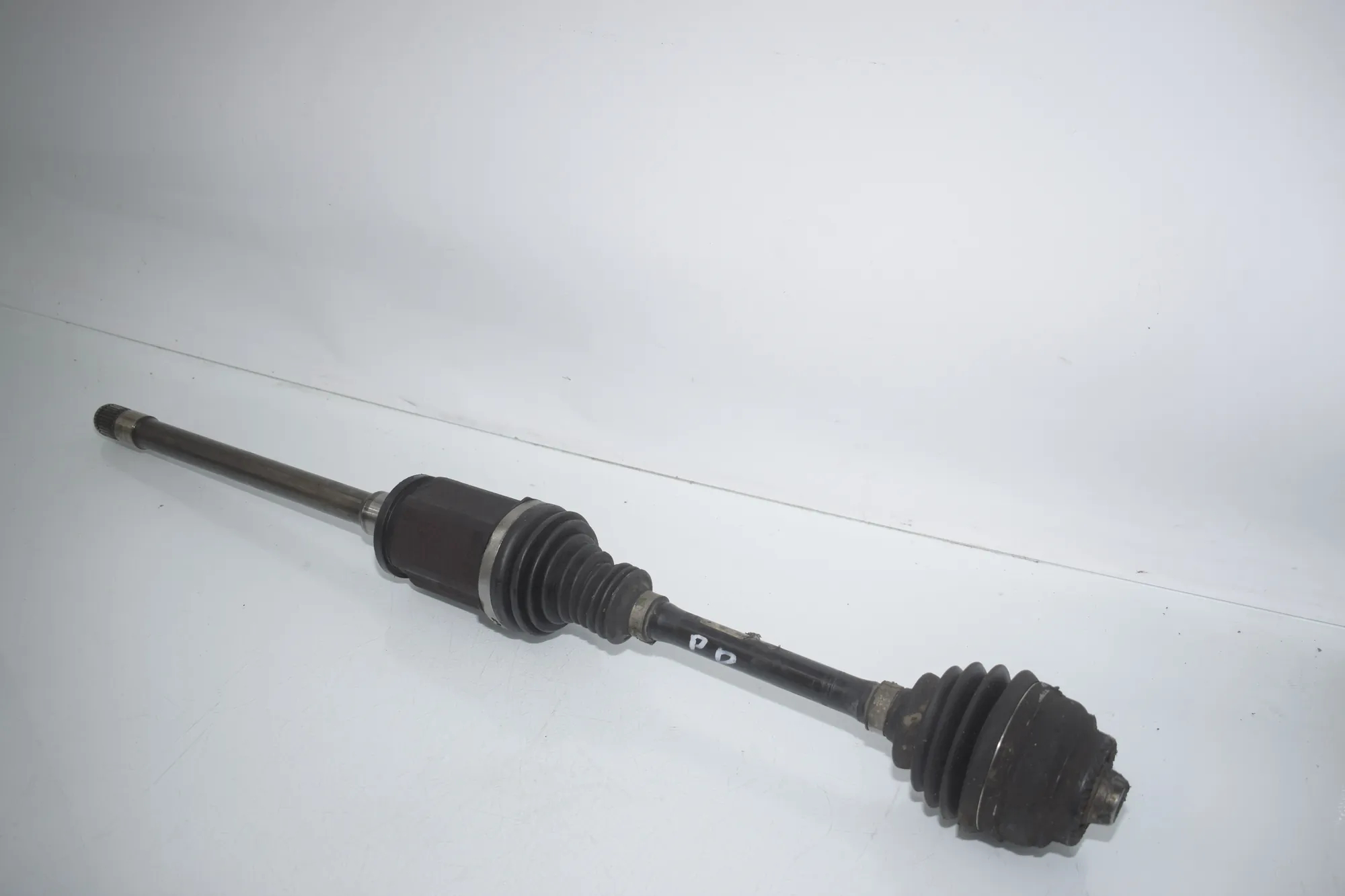 Front Right Driveshaft – OEM 7618678 · BMW 7 (F01, F02) BMW 7 (F01, F02) 730 d xDrive 2012 – 2