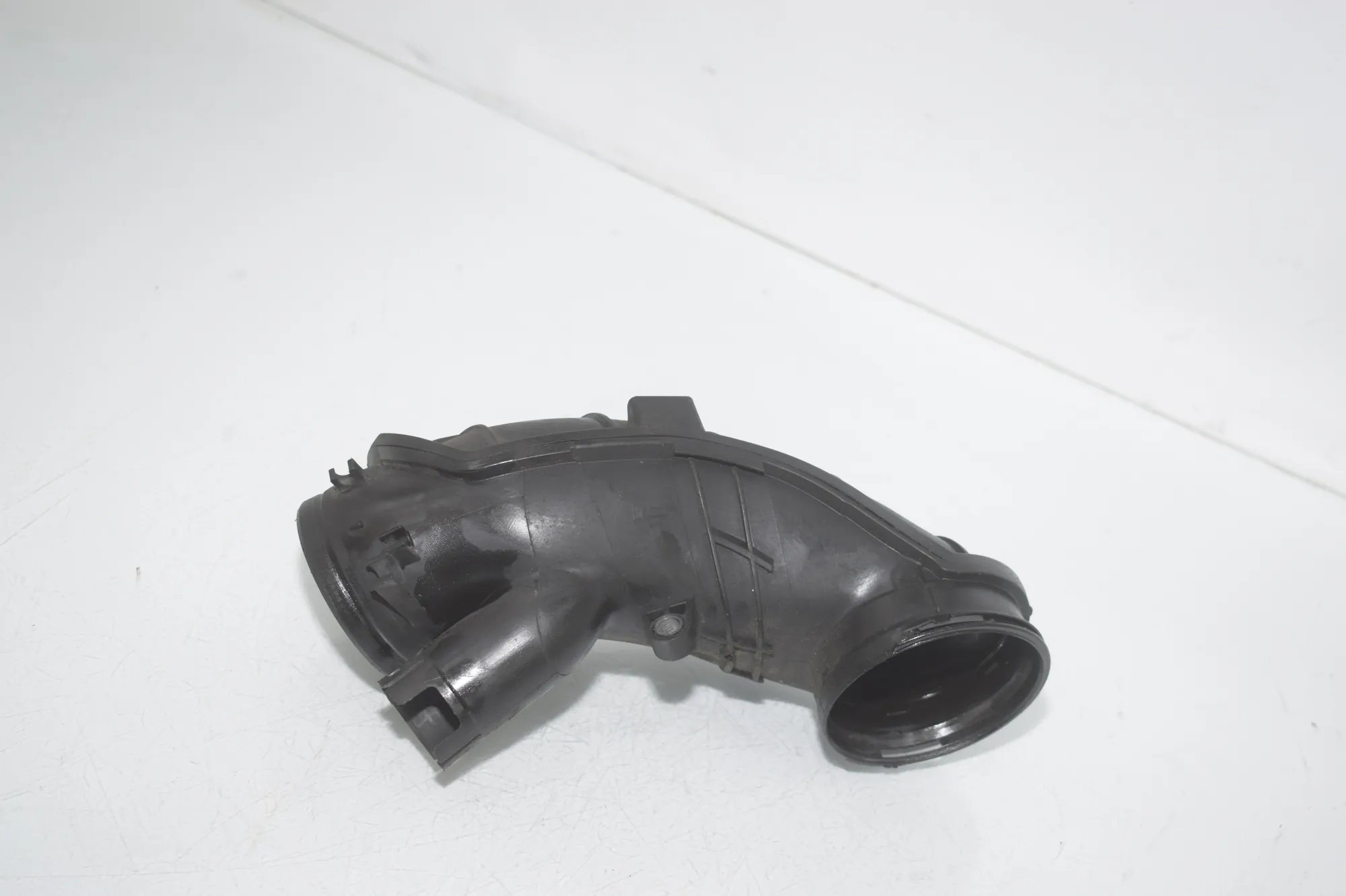 Air Intake Tube – OEM 8513459 · BMW 7 (F01, F02) BMW 7 (F01, F02) 730 d xDrive 2012 – 3