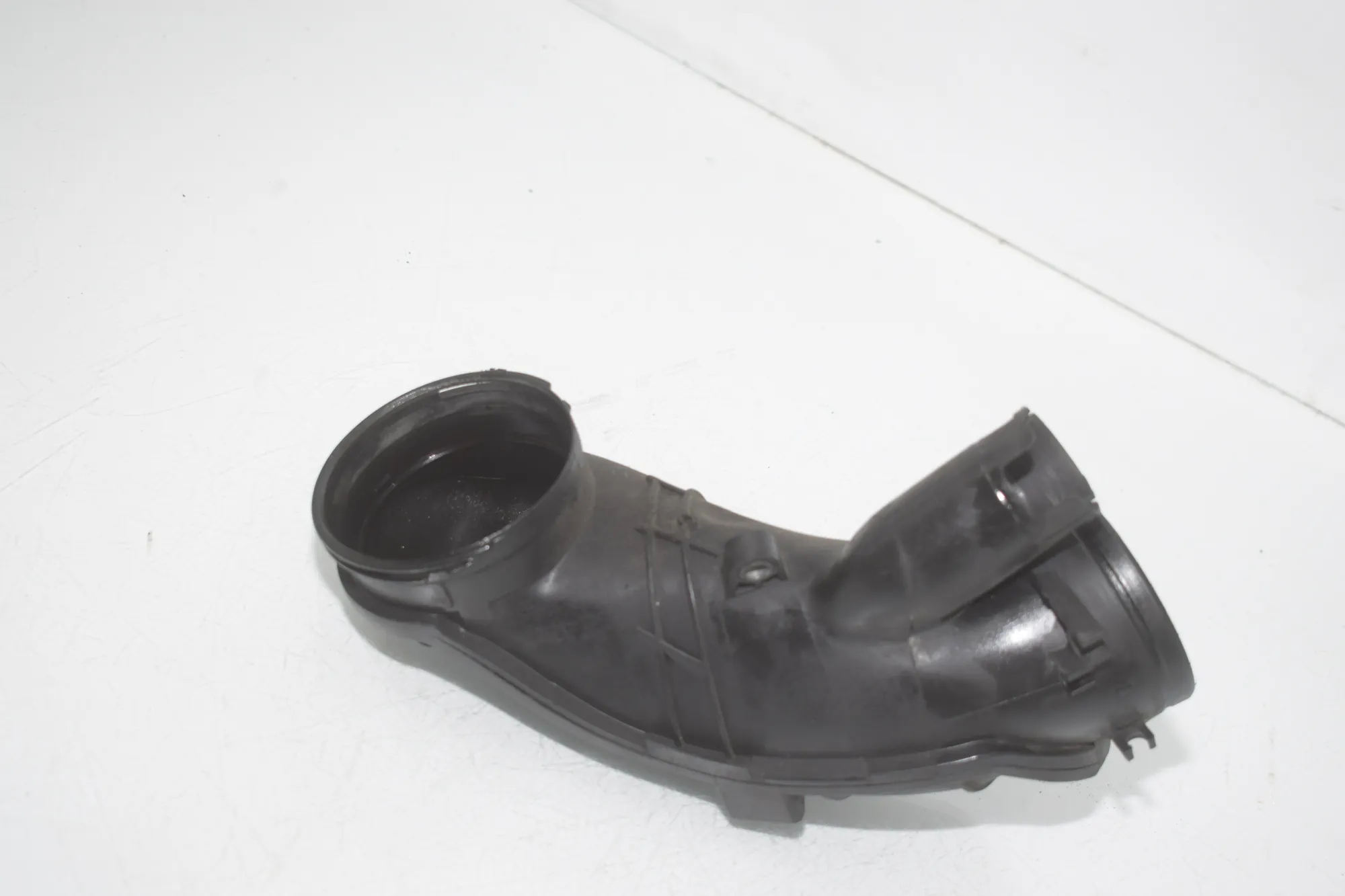 Air Intake Tube – OEM 8513459 · BMW 7 (F01, F02) BMW 7 (F01, F02) 730 d xDrive 2012 – 2