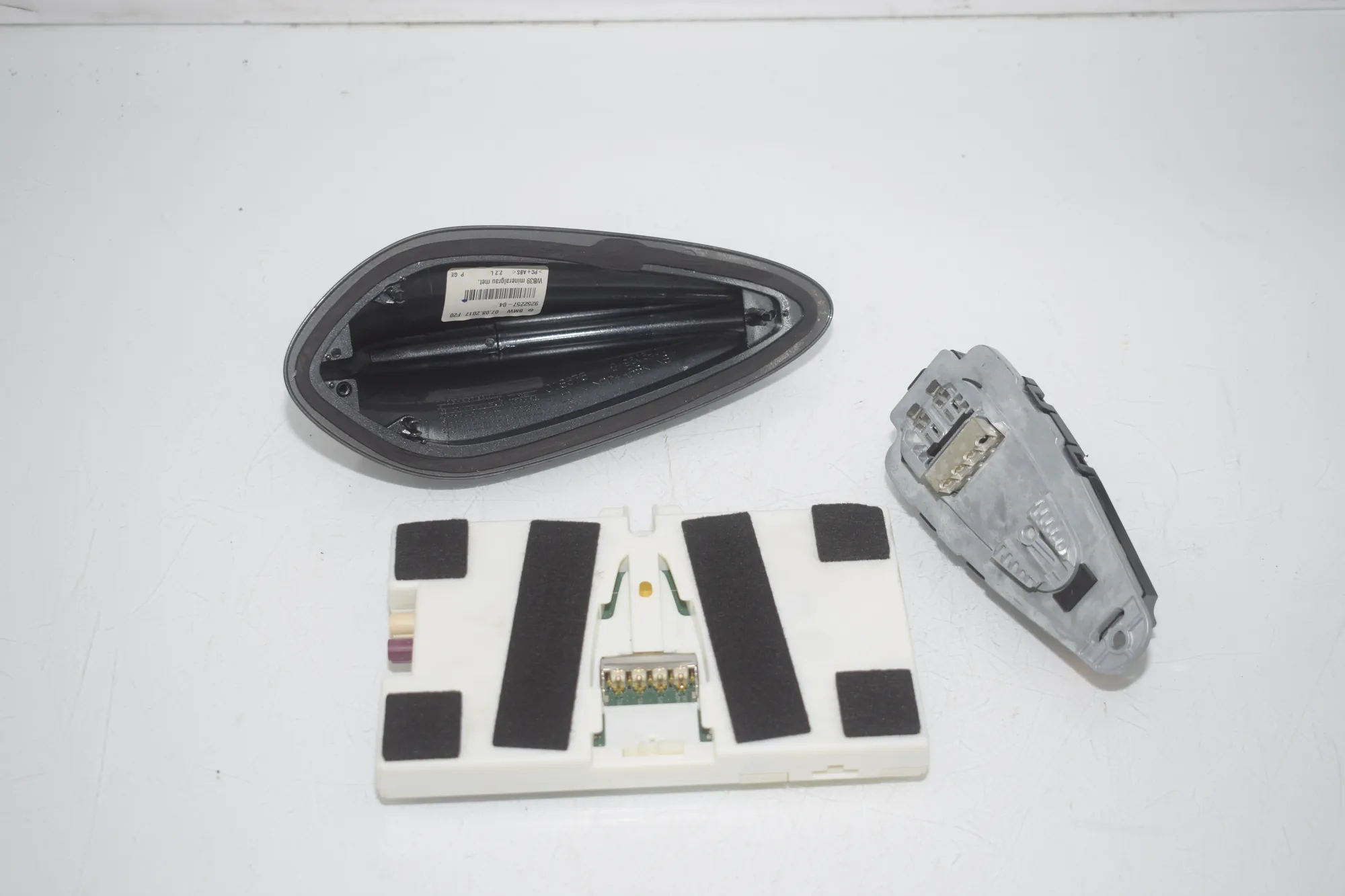 Antenna Trim – OEM 2622584 · BMW 2 Active Tourer (F45) BMW 2 Active Tourer (F45) 216 i 2017 – 4