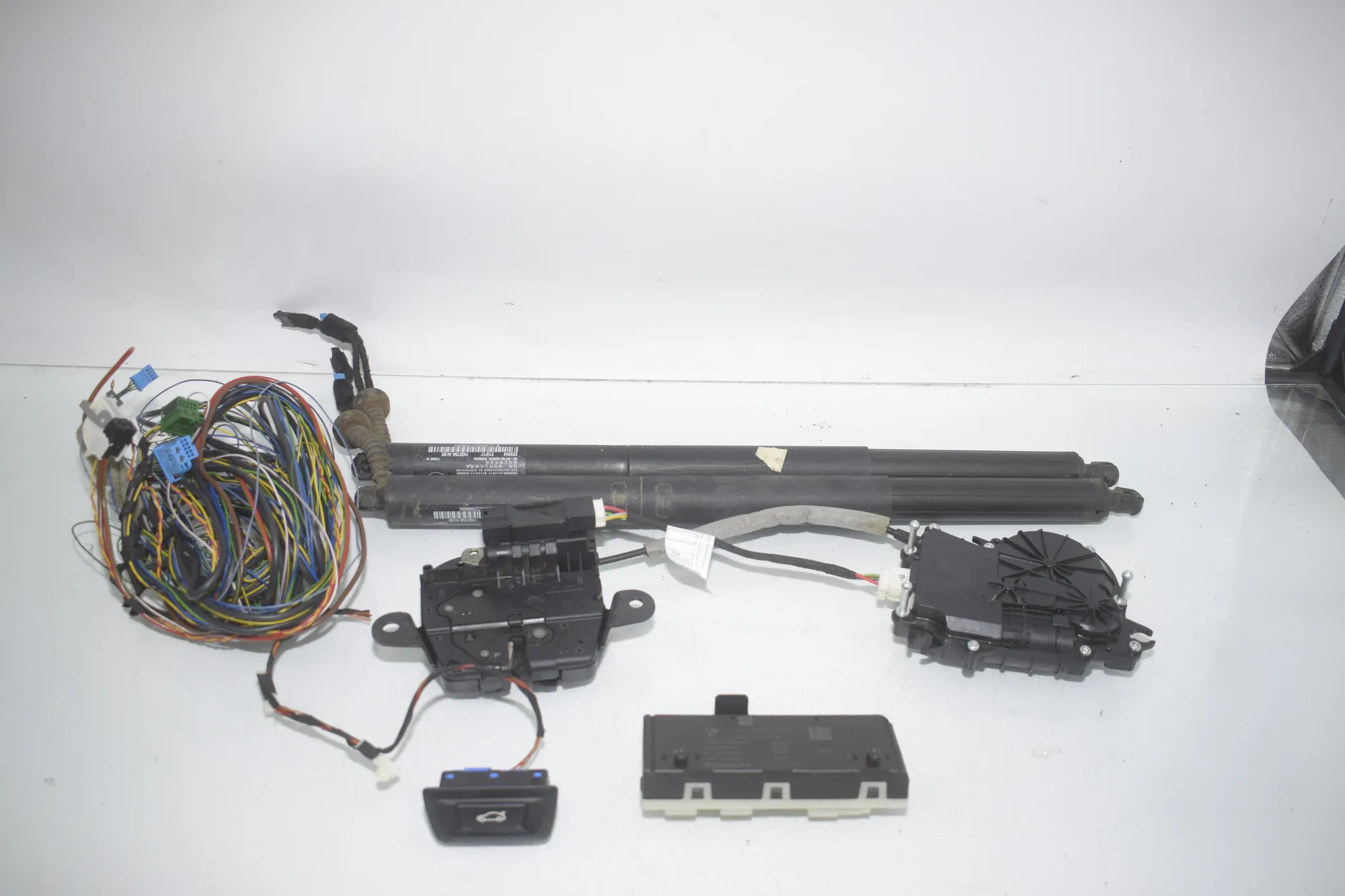 Electric Tailgate Opening Kit – OEM 7492035 · BMW 2 Active Tourer (F45) BMW 2 Active Tourer (F45) 216 i 2017