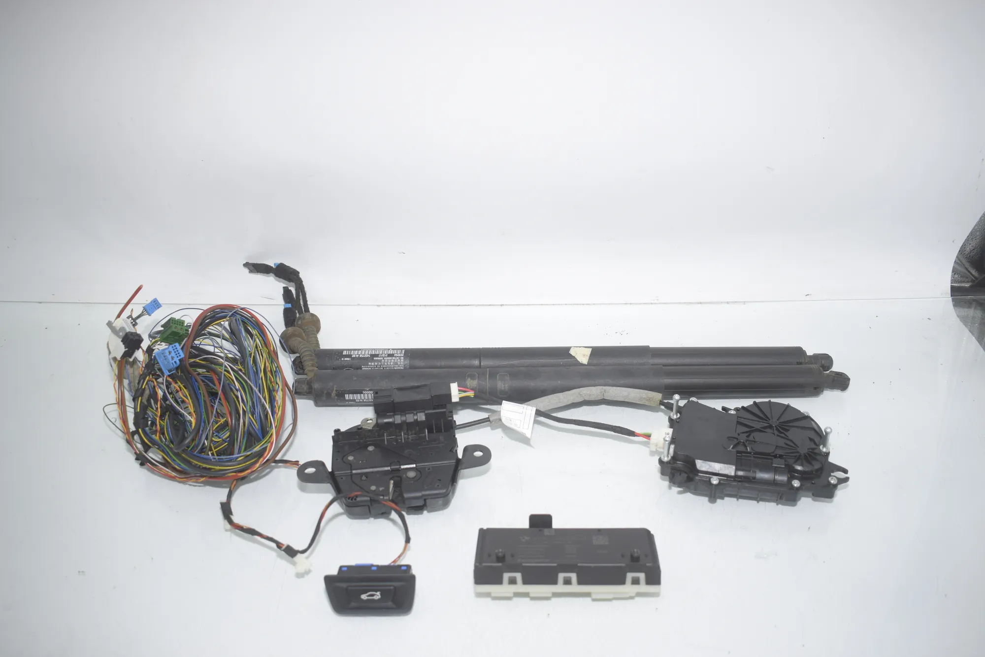 Electric Tailgate Opening Kit – OEM 7492035 · BMW 2 Active Tourer (F45) BMW 2 Active Tourer (F45) 216 i 2017 – 3