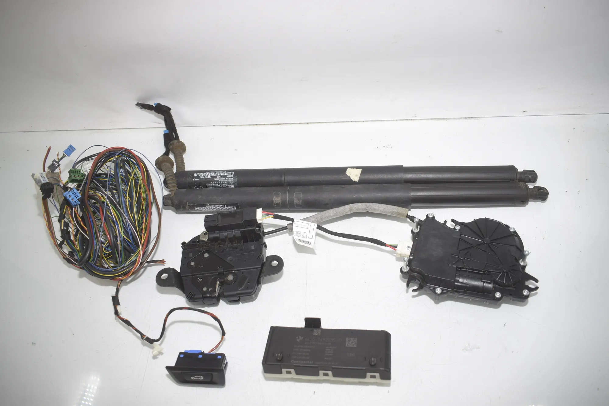 Electric Tailgate Opening Kit – OEM 7492035 · BMW 2 Active Tourer (F45) BMW 2 Active Tourer (F45) 216 i 2017 – 2
