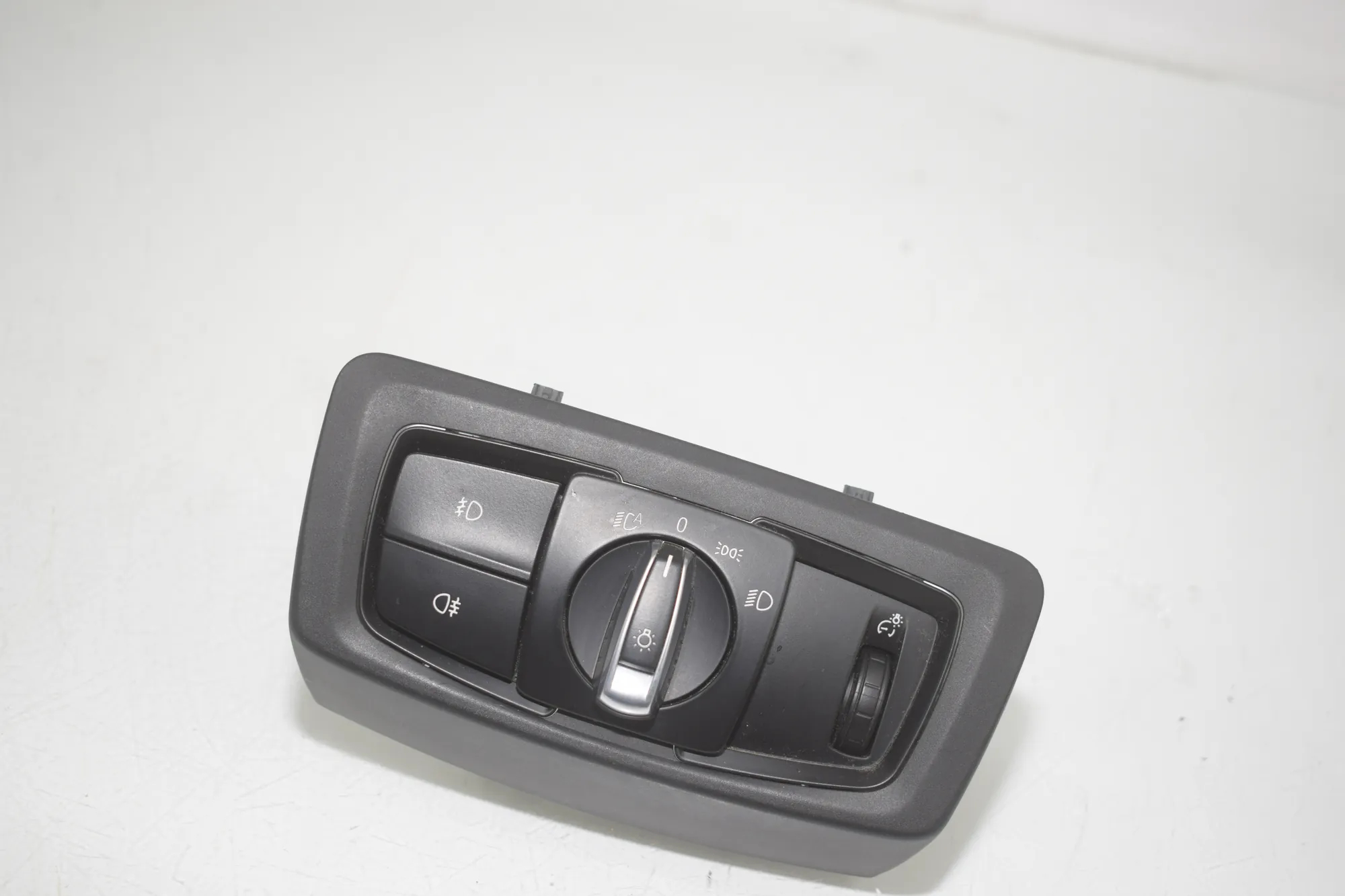 Headlight Switch Control Unit – OEM 9865813 · BMW 2 Active Tourer (F45) BMW 2 Active Tourer (F45) 216 i 2017 – 2