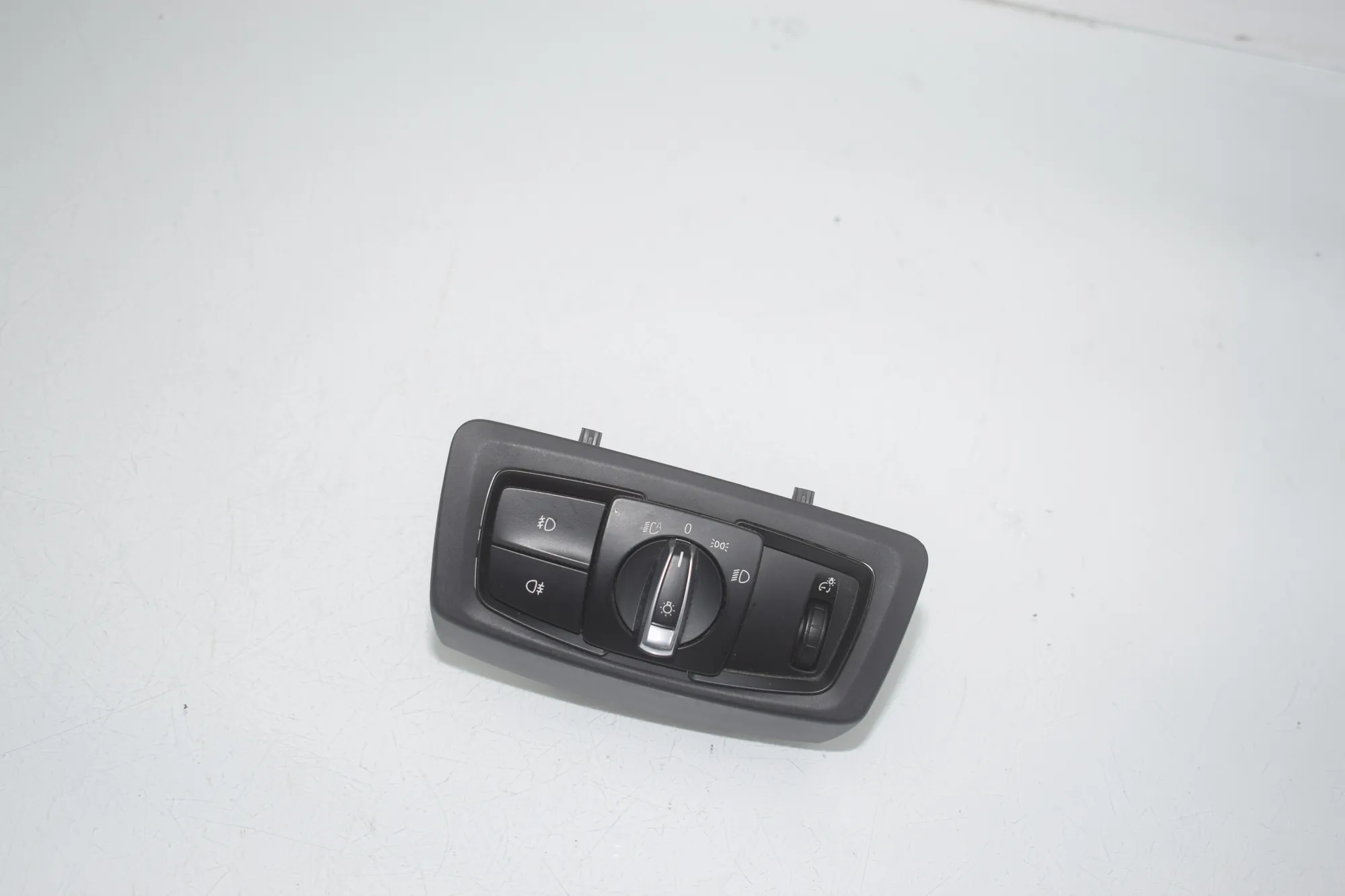 Headlight Switch Control Unit – OEM 9865813 · BMW 2 Active Tourer (F45) BMW 2 Active Tourer (F45) 216 i 2017