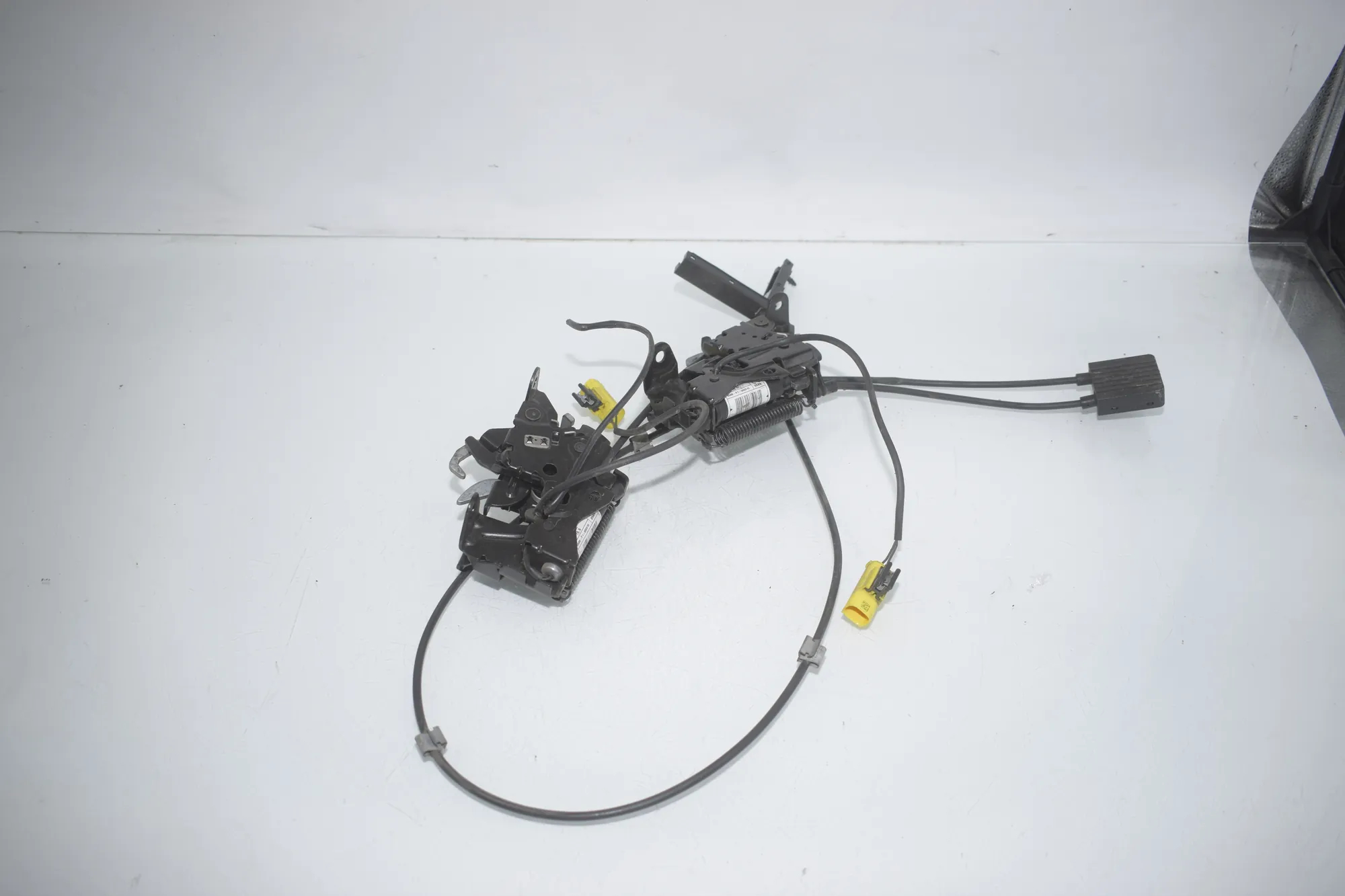 Bonnet Lock – OEM 7242550 · BMW 2 Active Tourer (F45) BMW 2 Active Tourer (F45) 216 i 2017 – 2