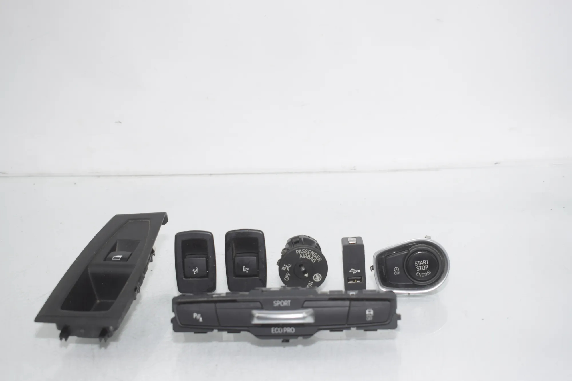 Switches – OEM 9208107 · BMW 2 Active Tourer (F45) BMW 2 Active Tourer (F45) 216 i 2017 – 3