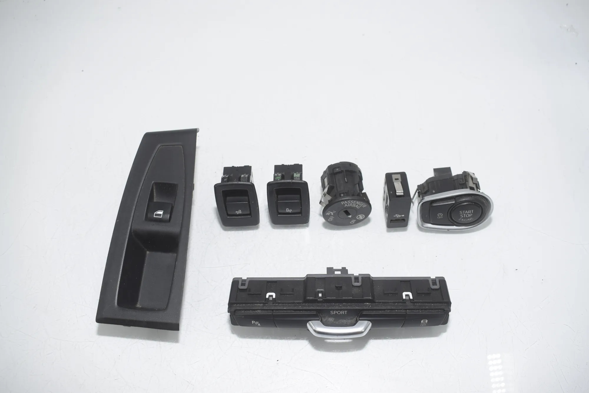 Switches – OEM 9208107 · BMW 2 Active Tourer (F45) BMW 2 Active Tourer (F45) 216 i 2017 – 4