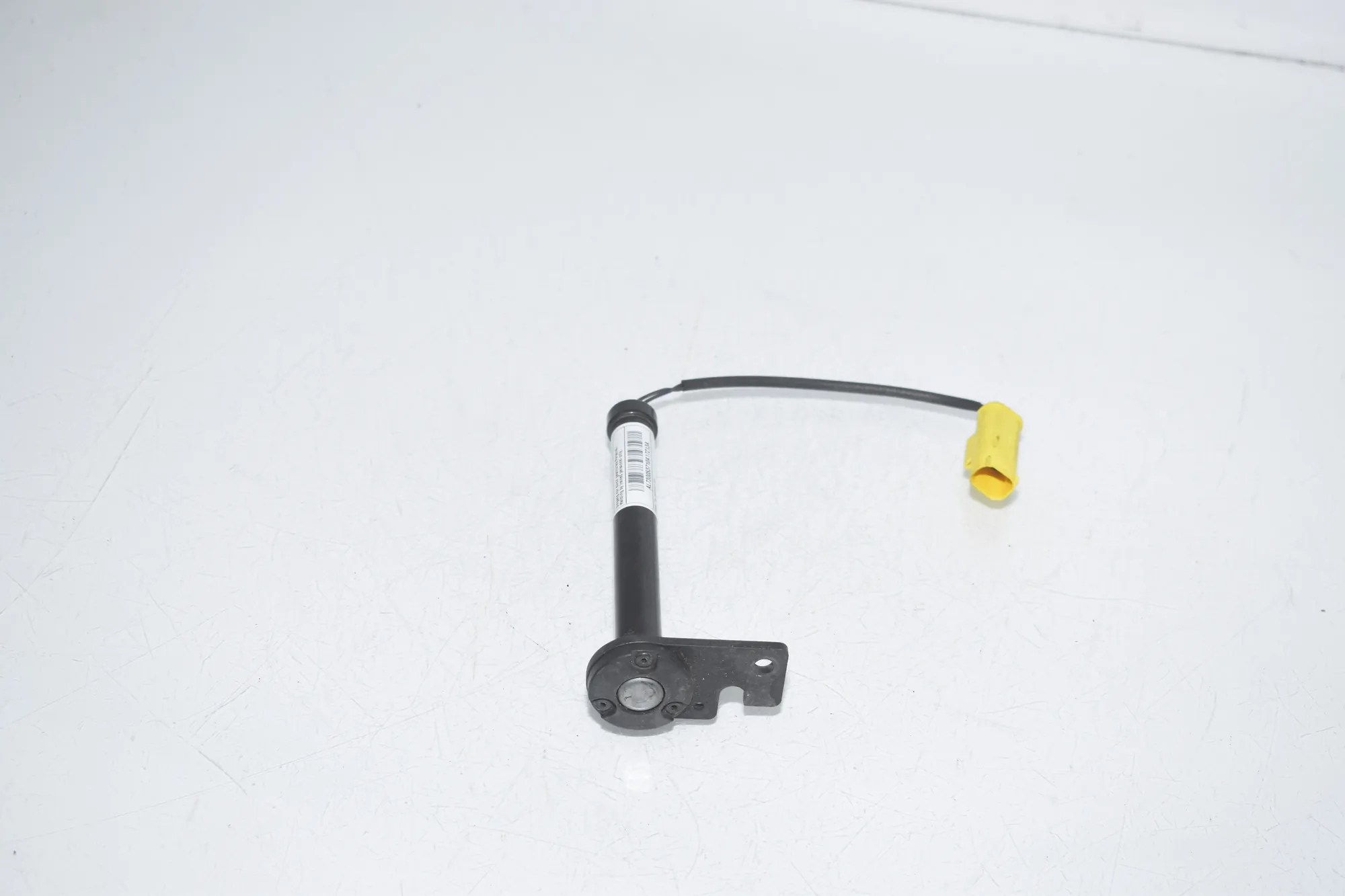 Hood Hinge Actuator – OEM 7300537 · BMW 2 Active Tourer (F45) BMW 2 Active Tourer (F45) 216 i 2017 – 3