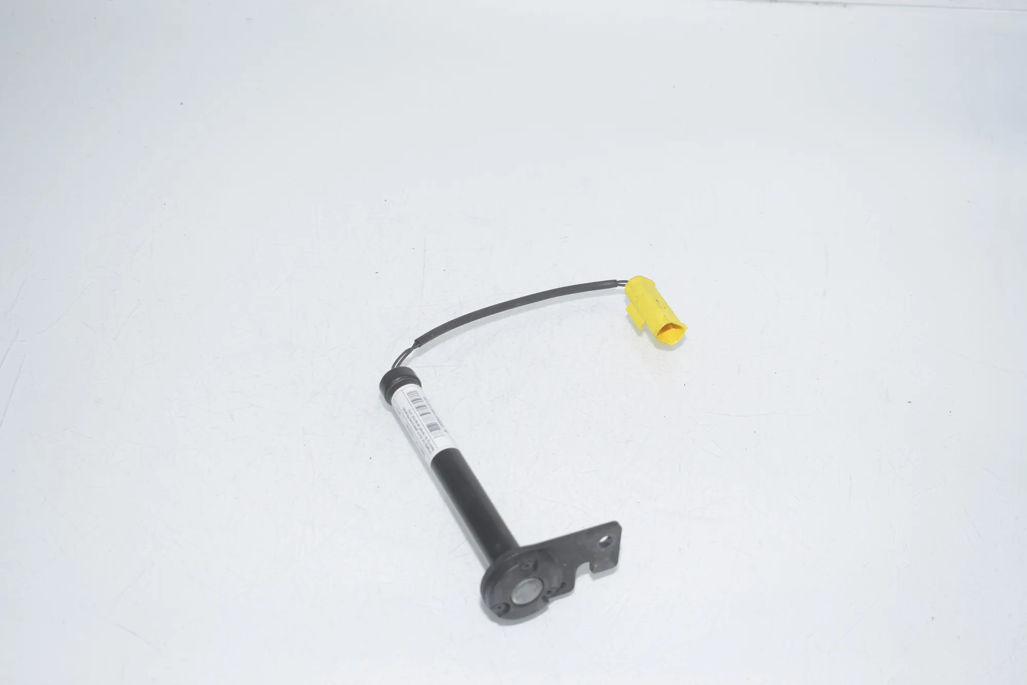 Hood Hinge Actuator – OEM 7300537 · BMW 2 Active Tourer (F45) BMW 2 Active Tourer (F45) 216 i 2017