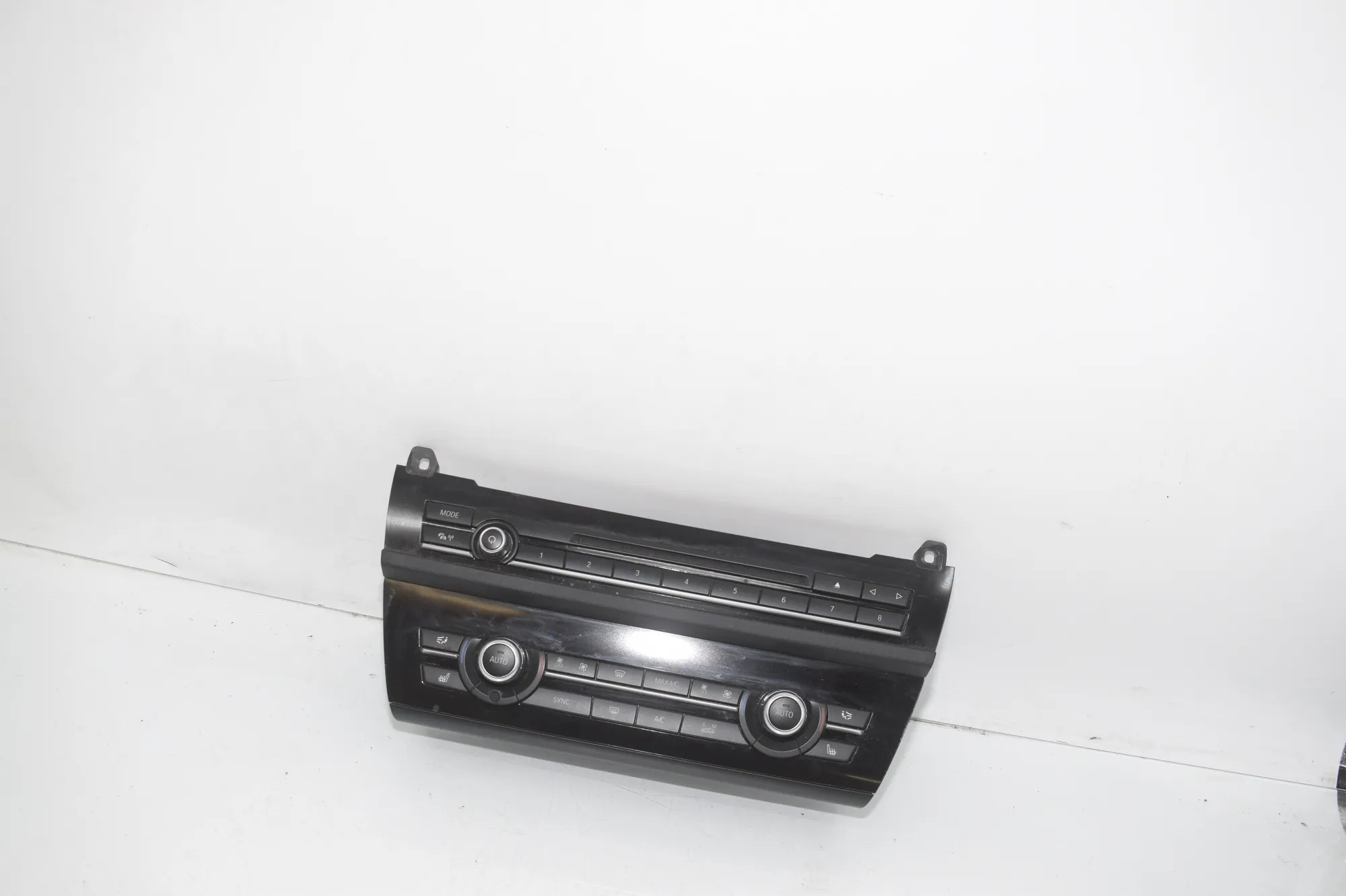 Climate Control Unit – OEM 6805770 · BMW 5 Touring (F11) BMW 5 Touring (F11) M 550 d xDrive 2015