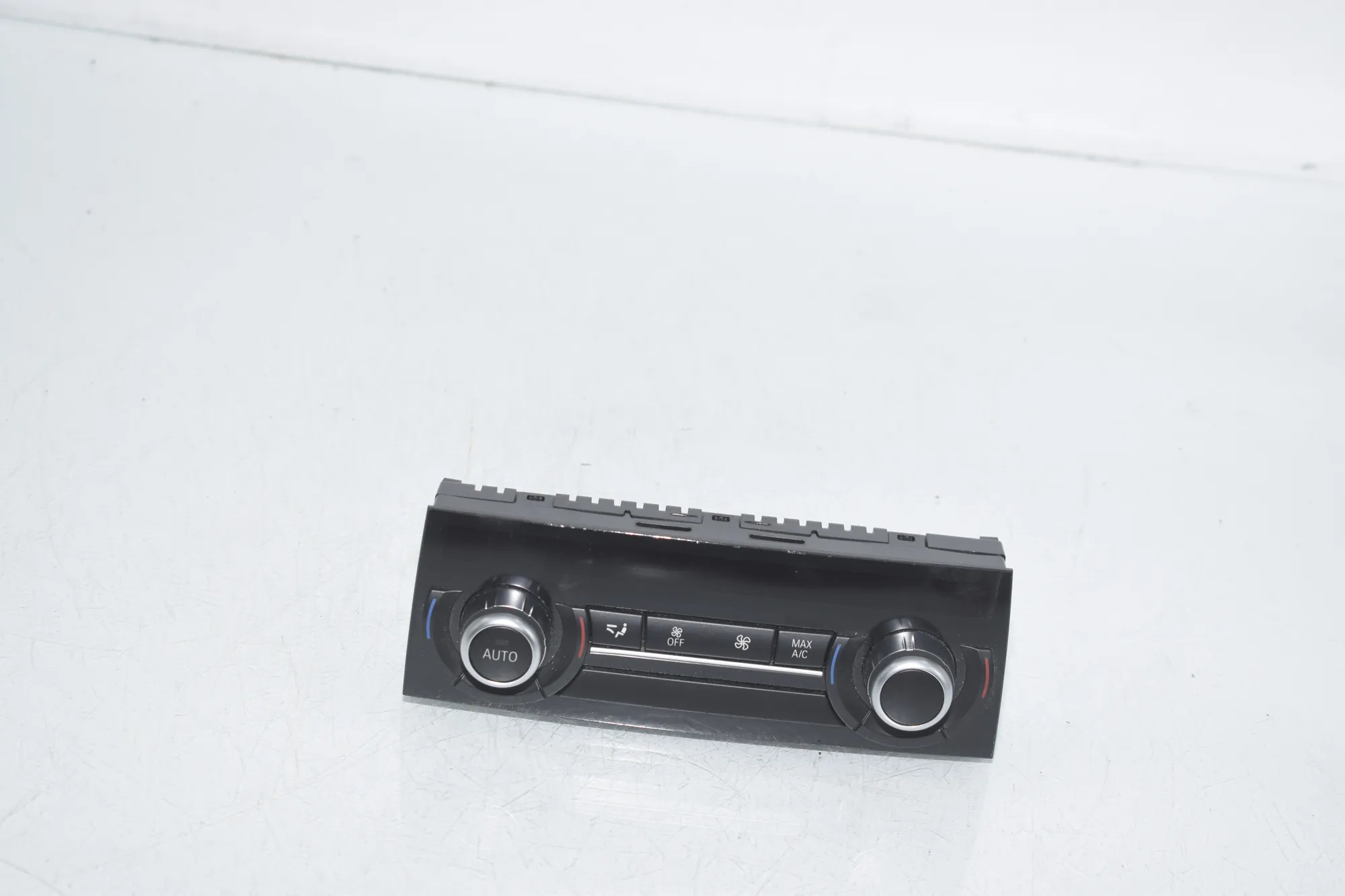 Climate Control Unit – OEM 9304718 · BMW 5 Touring (F11) BMW 5 Touring (F11) M 550 d xDrive 2015