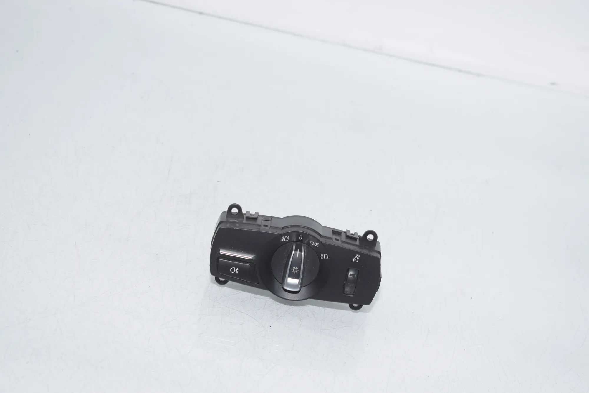 Headlight Switch Control Unit – OEM 6803963 · BMW 5 Touring (F11) BMW 5 Touring (F11) M 550 d xDrive 2015