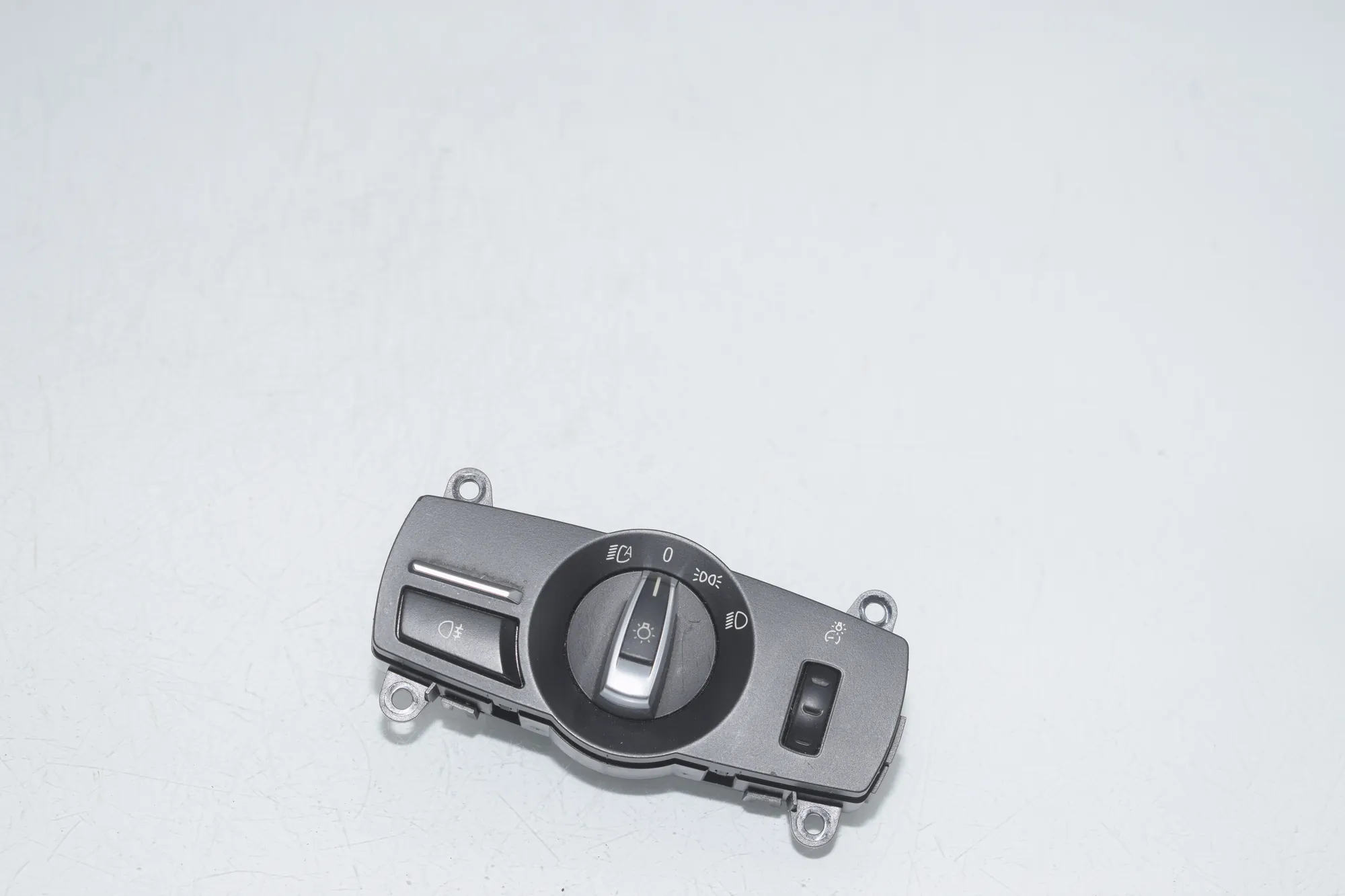 Headlight Switch Control Unit – OEM 6803963 · BMW 5 Touring (F11) BMW 5 Touring (F11) M 550 d xDrive 2015 – 3
