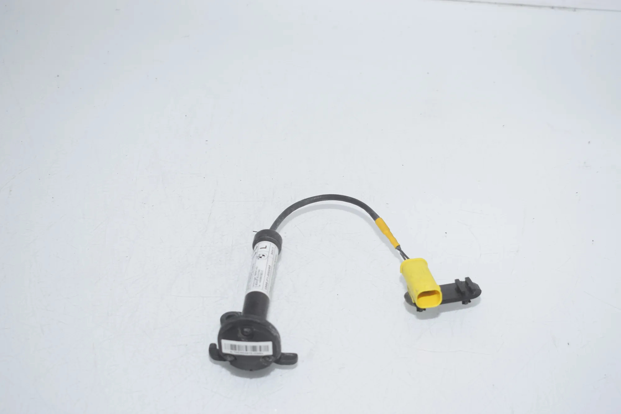 Hood Hinge Actuator – OEM 7263055 · BMW 5 Touring (F11) BMW 5 Touring (F11) M 550 d xDrive 2015
