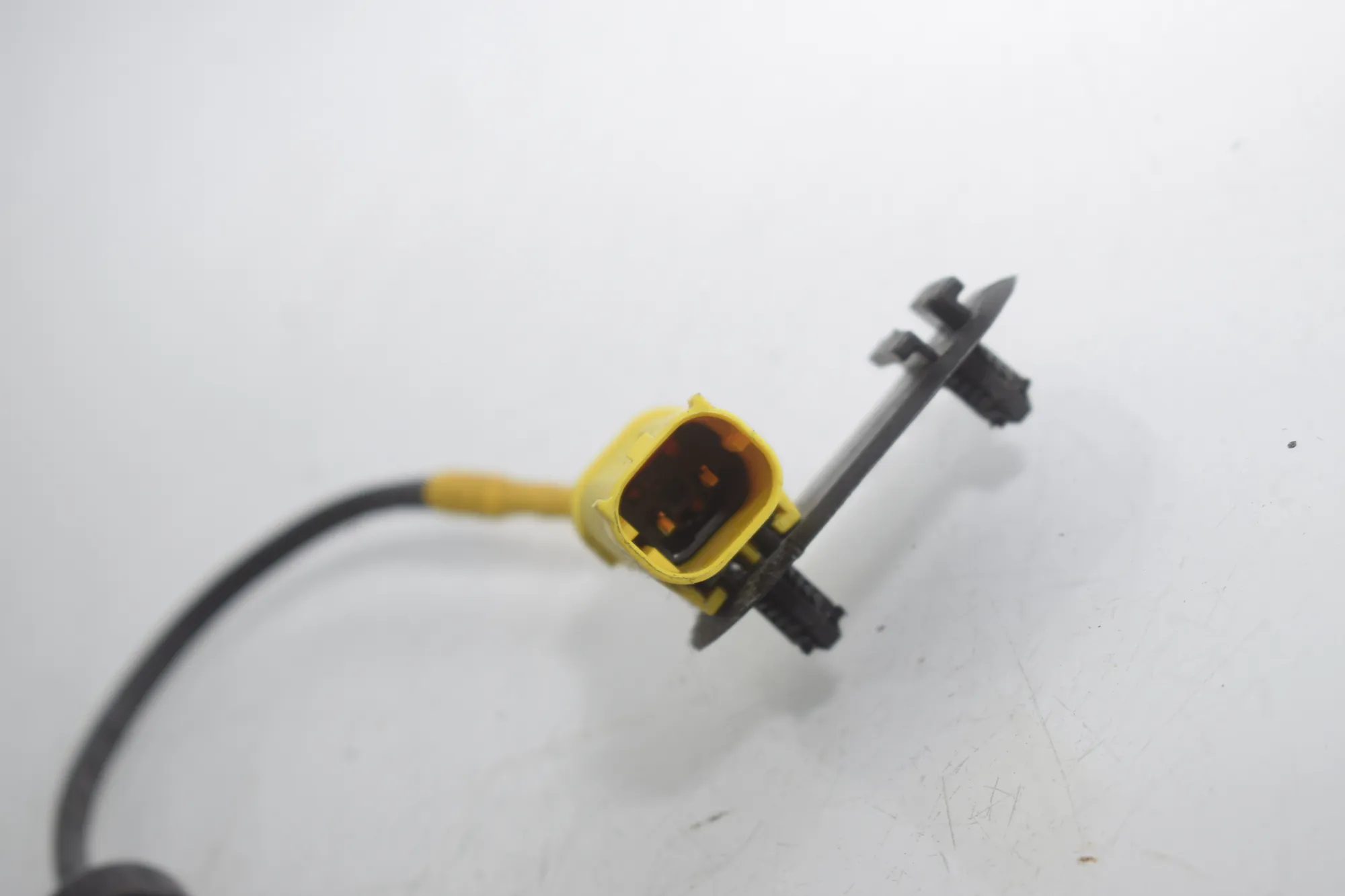 Hood Hinge Actuator – OEM 7263055 · BMW 5 Touring (F11) BMW 5 Touring (F11) M 550 d xDrive 2015 – 4