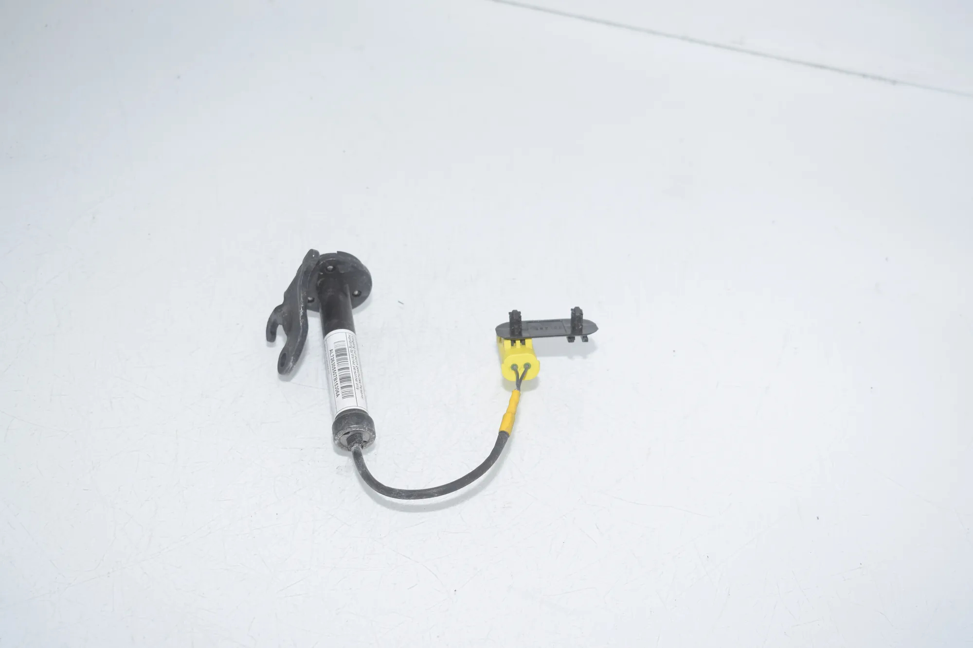 Hood Hinge Actuator – OEM 7263055 · BMW 5 Touring (F11) BMW 5 Touring (F11) M 550 d xDrive 2015 – 2
