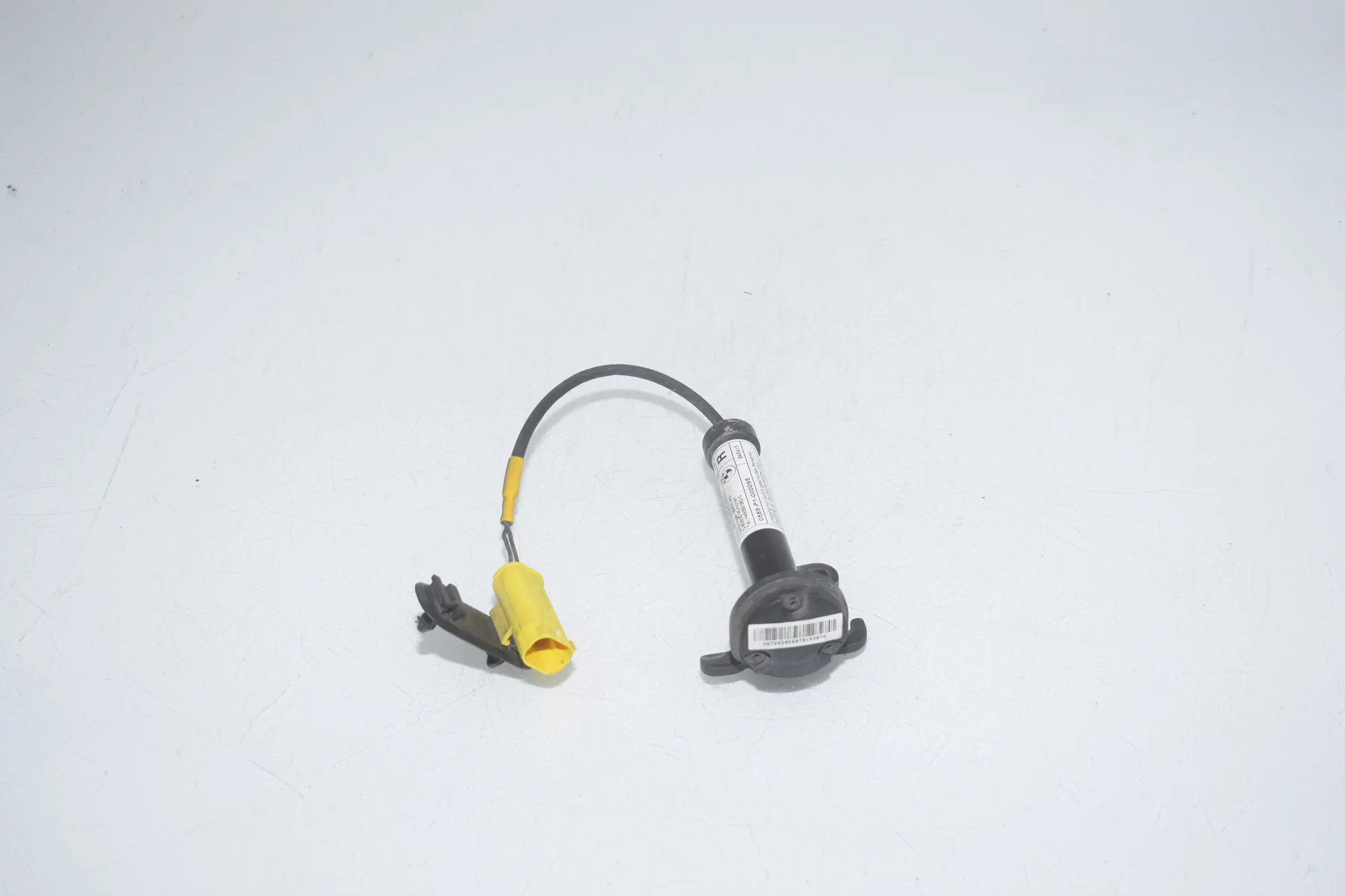 Hood Hinge Actuator – OEM 7263056 · BMW 5 Touring (F11) BMW 5 Touring (F11) M 550 d xDrive 2015 – 3