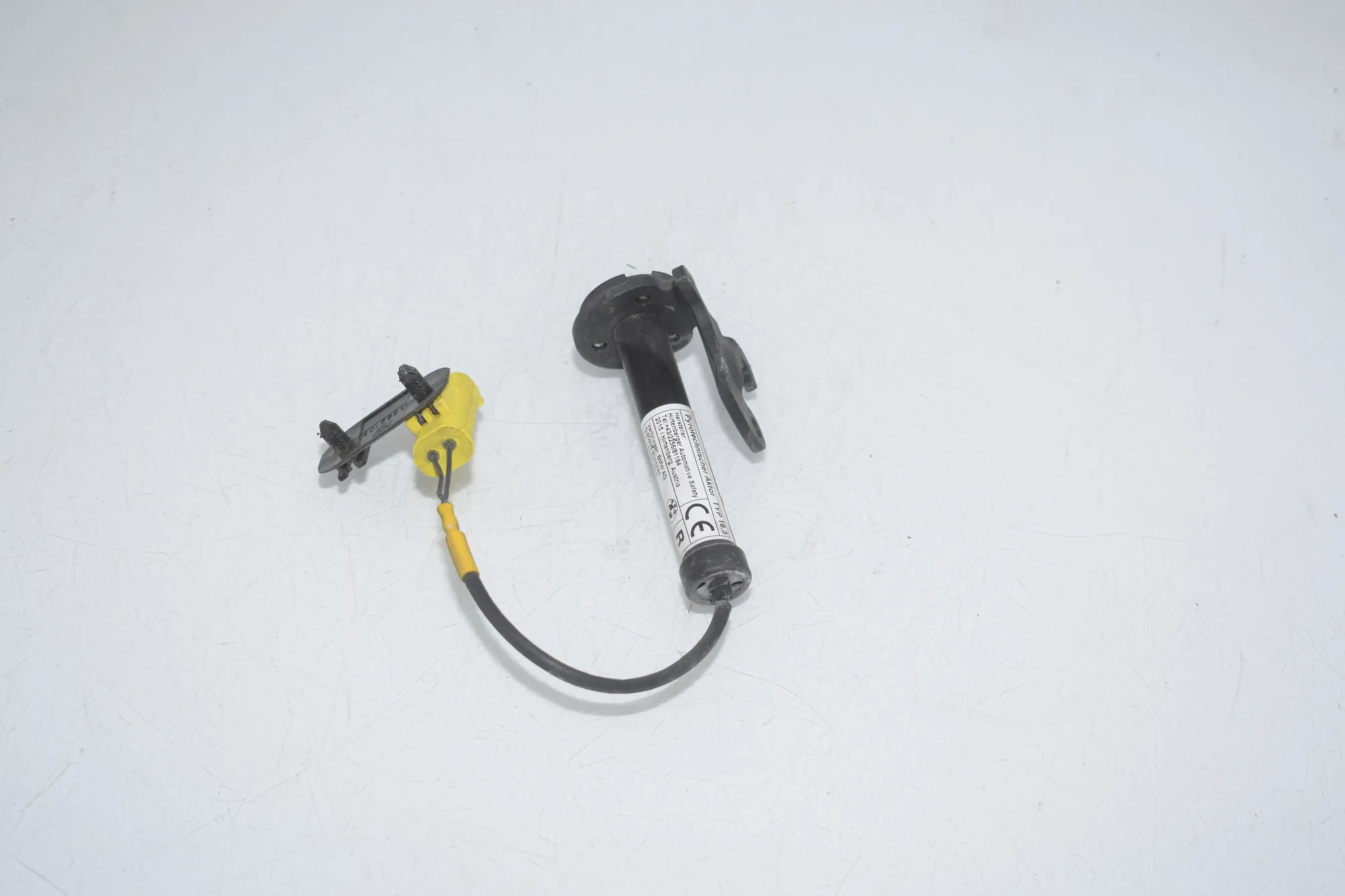 Hood Hinge Actuator – OEM 7263056 · BMW 5 Touring (F11) BMW 5 Touring (F11) M 550 d xDrive 2015 – 2