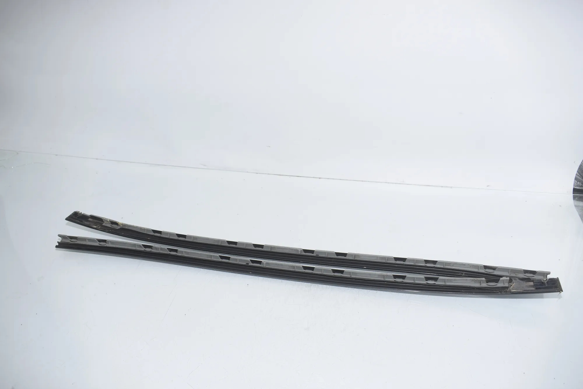 Front Windshield Trim – OEM 7362463 · BMW 5 Touring (F11) BMW 5 Touring (F11) M 550 d xDrive 2015 – 3