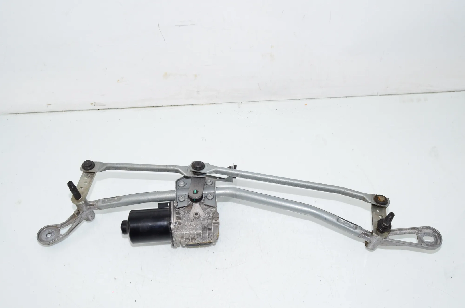 Front Windshield Wiper Mechanism – OEM 61619851351 · BMW 7 (G11, G12) 750 d, Ld xDrive 2016 – 3