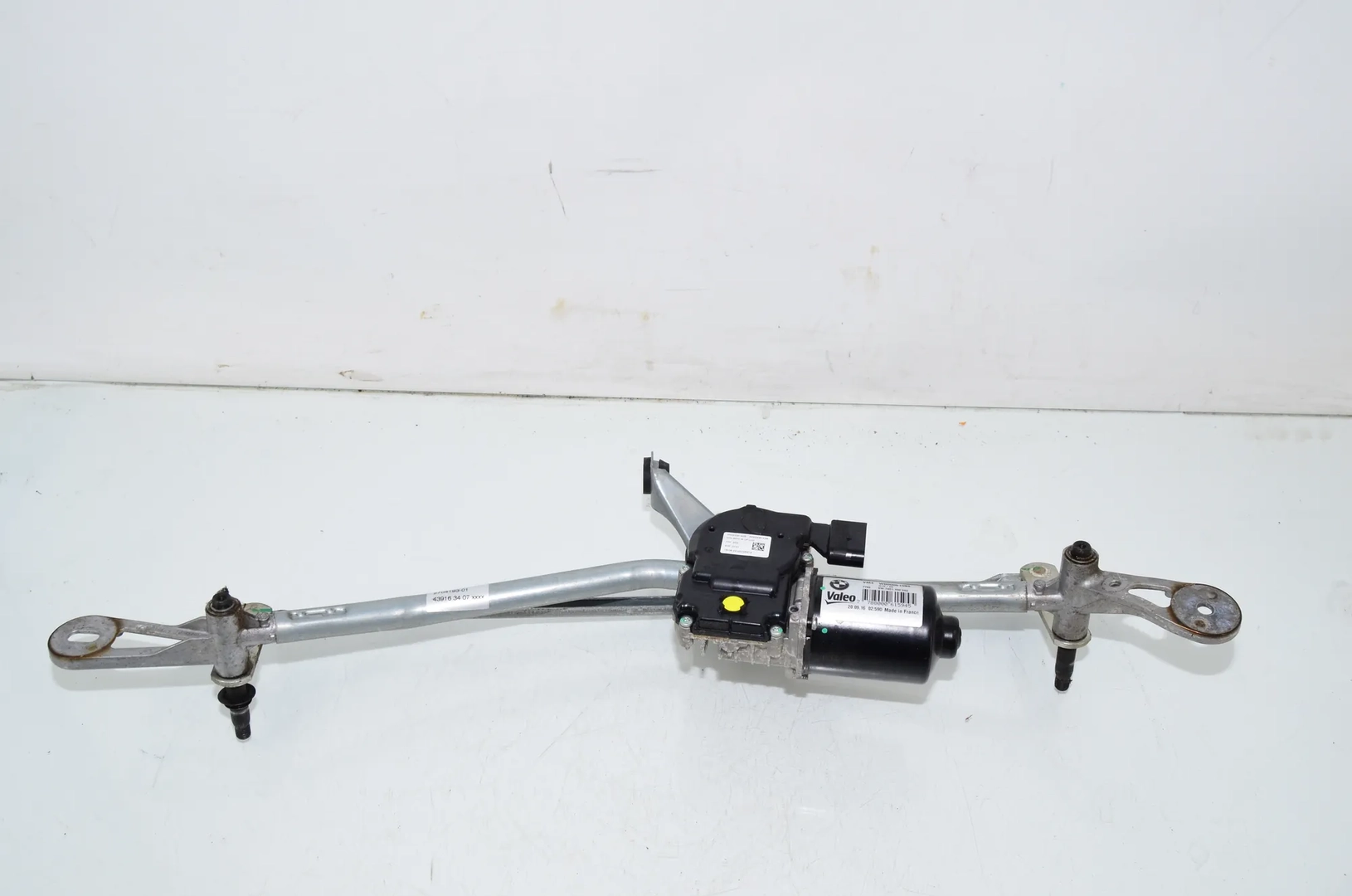 Front Windshield Wiper Mechanism – OEM 61619851351 · BMW 7 (G11, G12) 750 d, Ld xDrive 2016 – 2