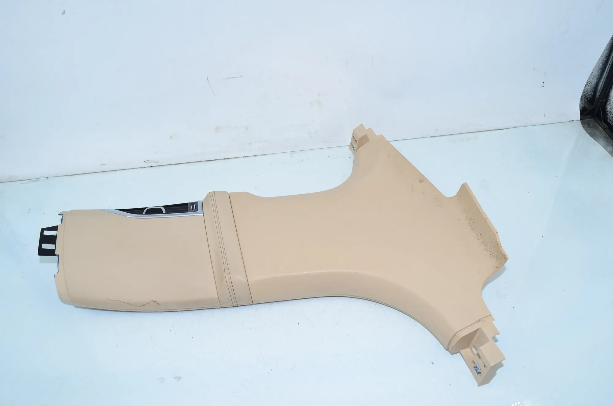 Right Side B Pillar Trim – OEM 7355332 · BMW 7 (G11, G12) 750 d, Ld xDrive 2016 – 2