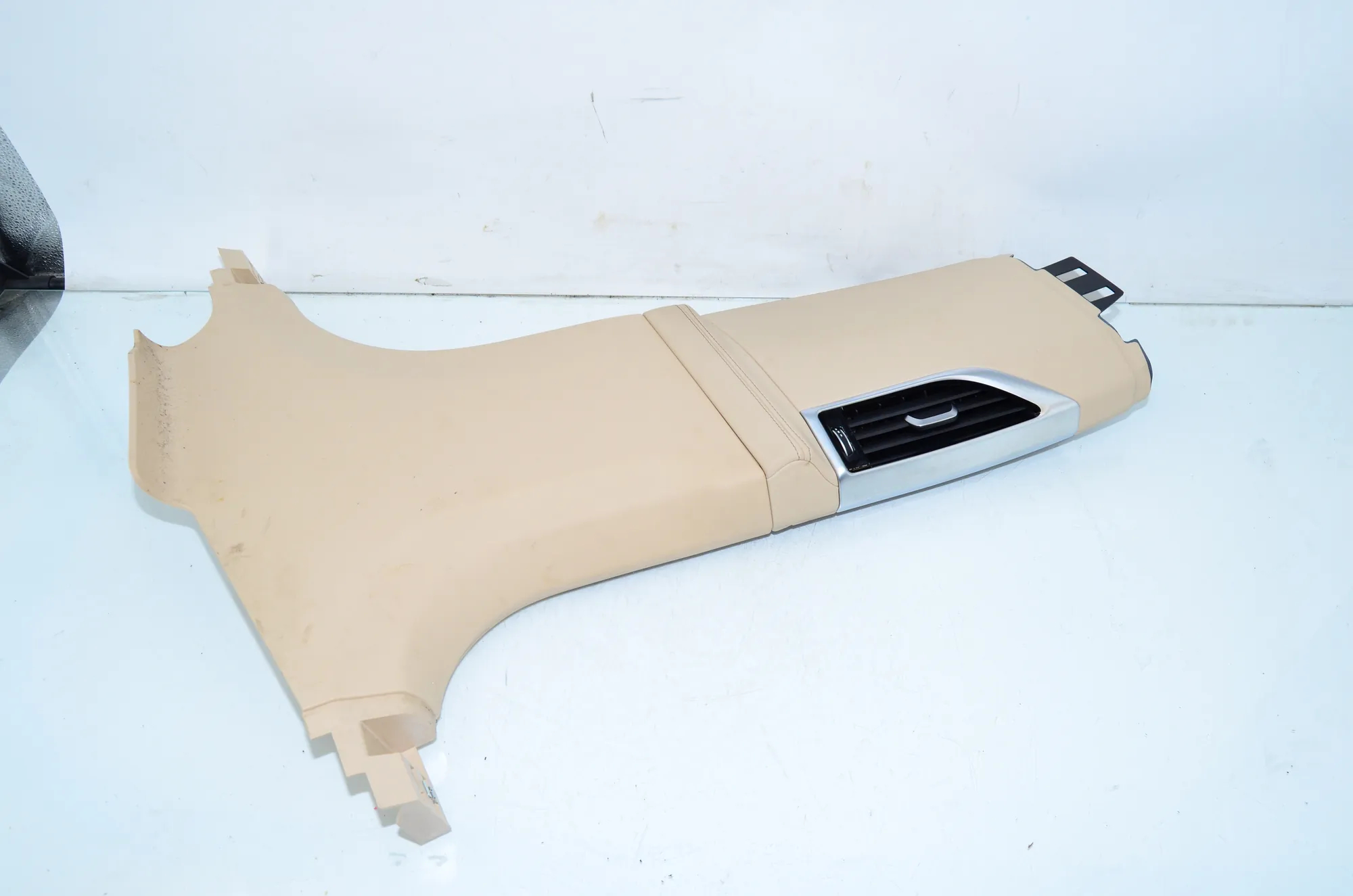 Right Side B Pillar Trim – OEM 7355332 · BMW 7 (G11, G12) 750 d, Ld xDrive 2016