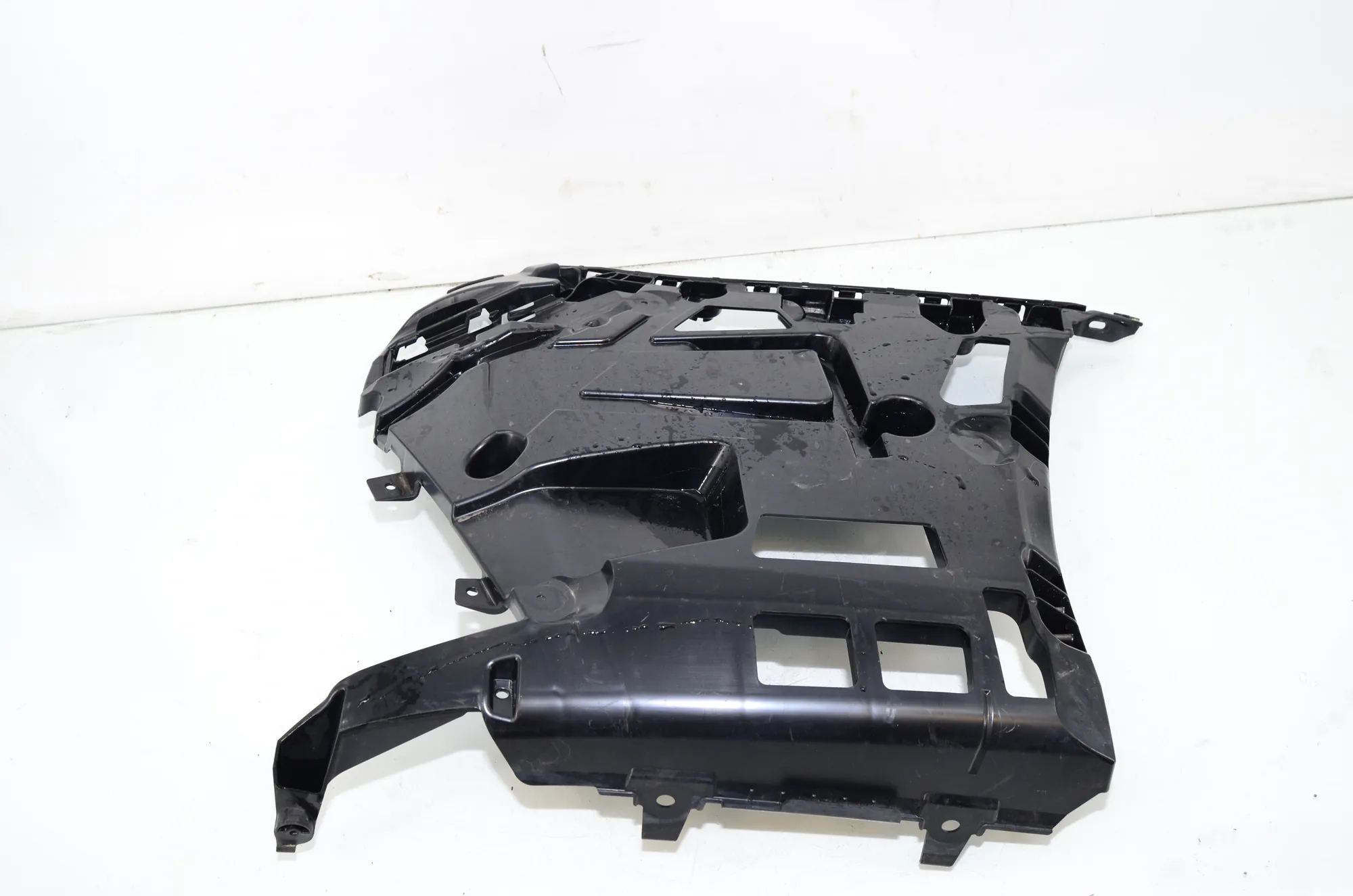Rear Right Bumper Bracket – OEM 5A1CC66 · BMW 3 Touring (G21) (2019 - -) 318 i 2023