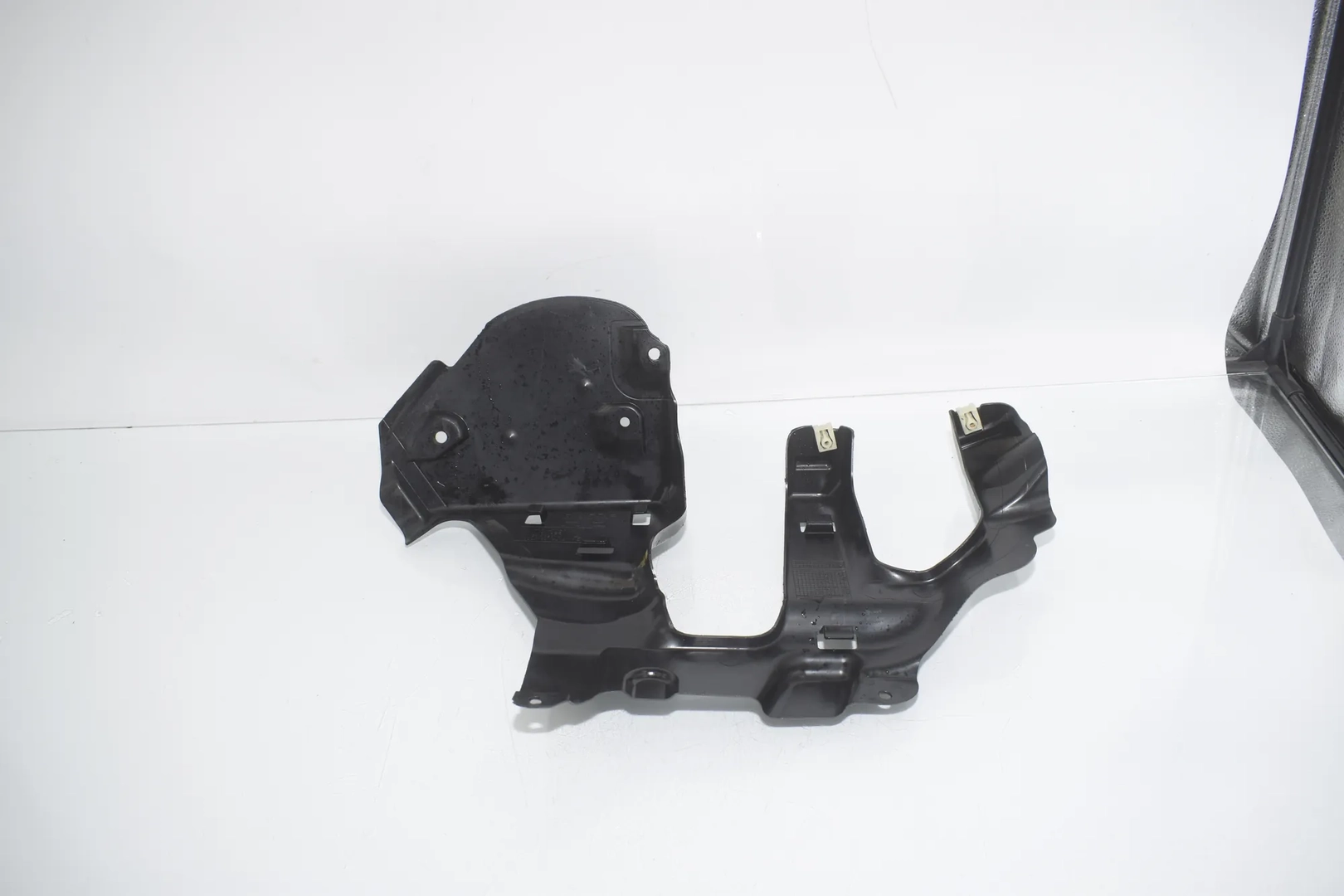 Control Arm Cover – OEM 7347022 · BMW 5 (G30) (2016 - -) M 550 d xDrive 2020 – 2