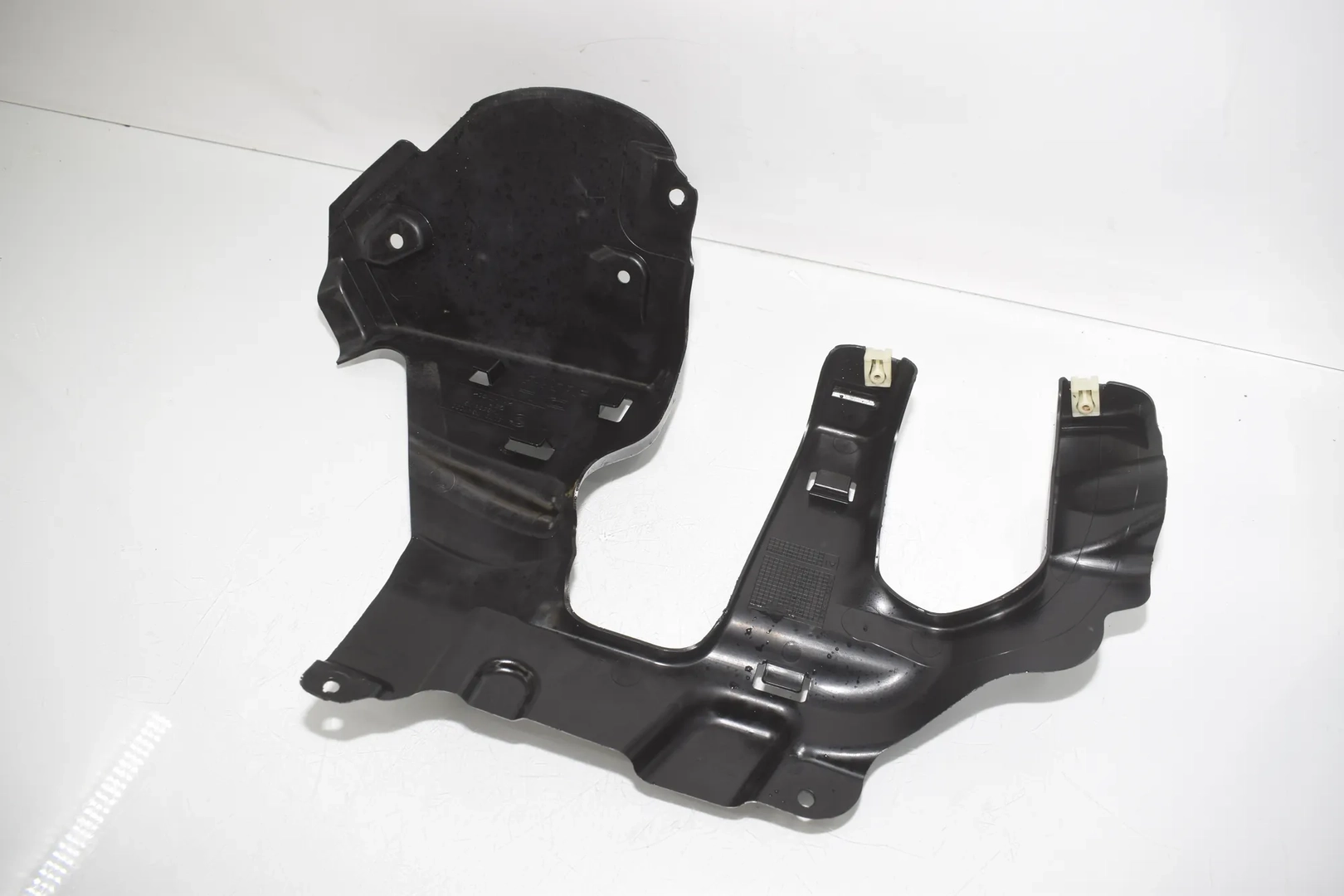 Control Arm Cover – OEM 7347022 · BMW 5 (G30) (2016 - -) M 550 d xDrive 2020 – 3