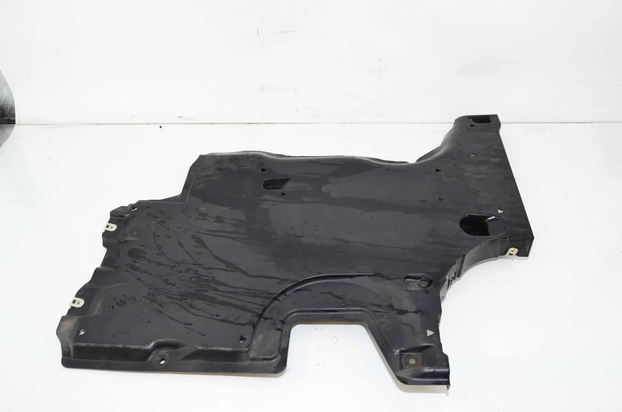 Rear Right Underbody Cover – OEM 7397582 · BMW 5 (G30) (2016 - -) M 550 d xDrive 2020
