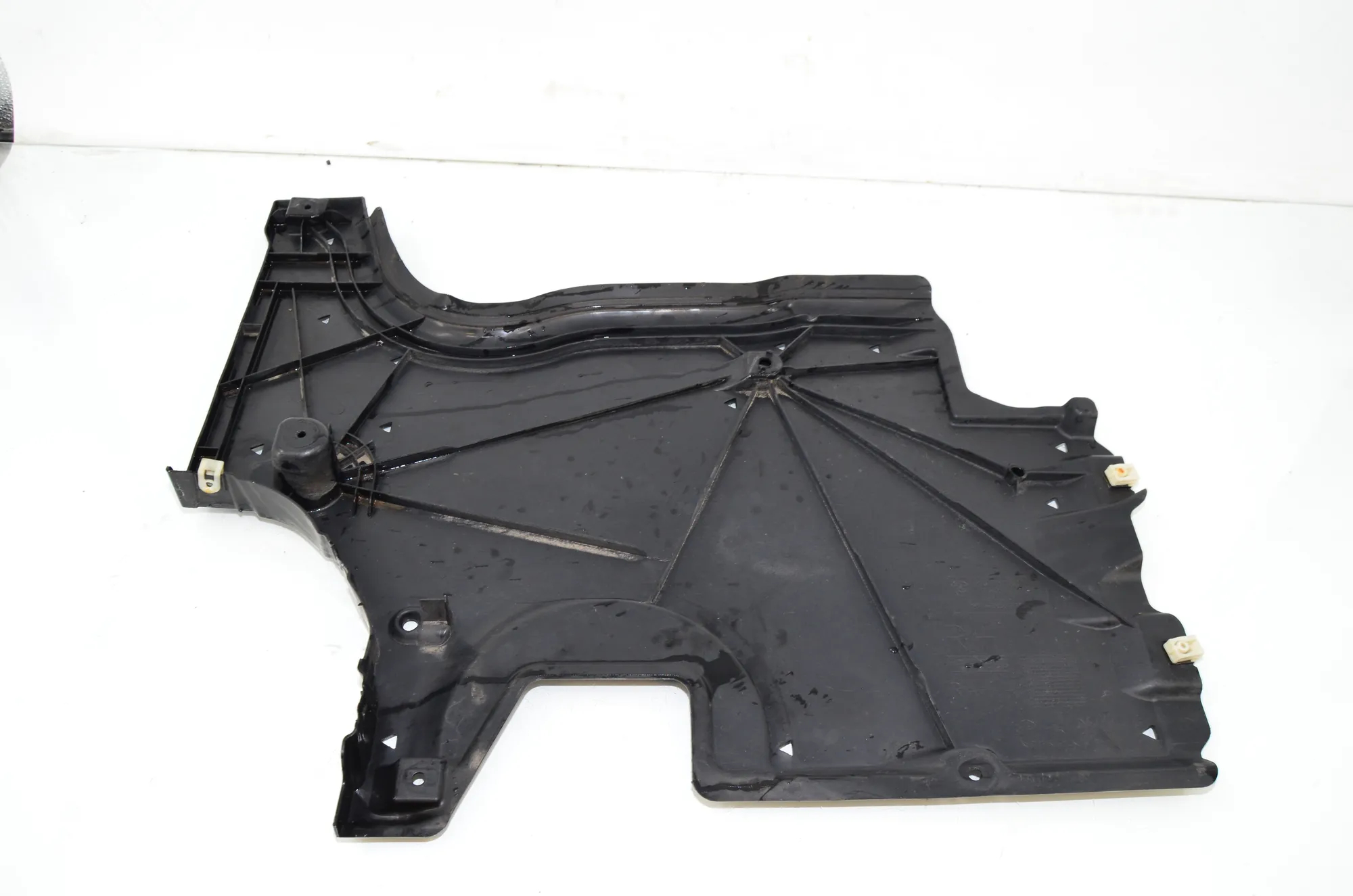 Rear Right Underbody Cover – OEM 7397582 · BMW 5 (G30) (2016 - -) M 550 d xDrive 2020 – 3